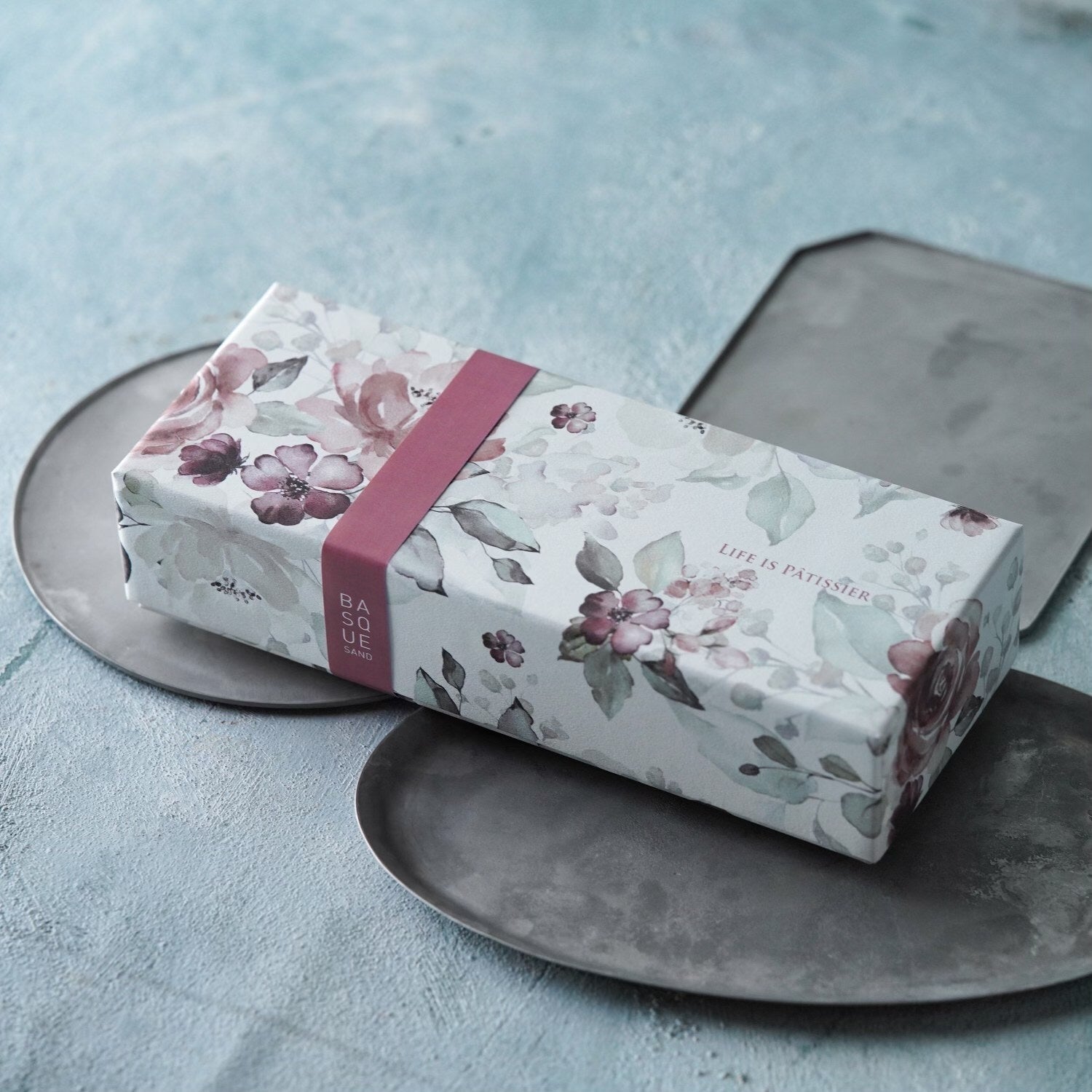 パッケージにも花柄をあしらい、もらった人が笑顔になるギフトを目指しました。