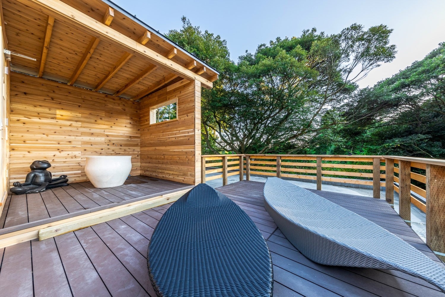 「ととのい」を満喫する屋上テラス