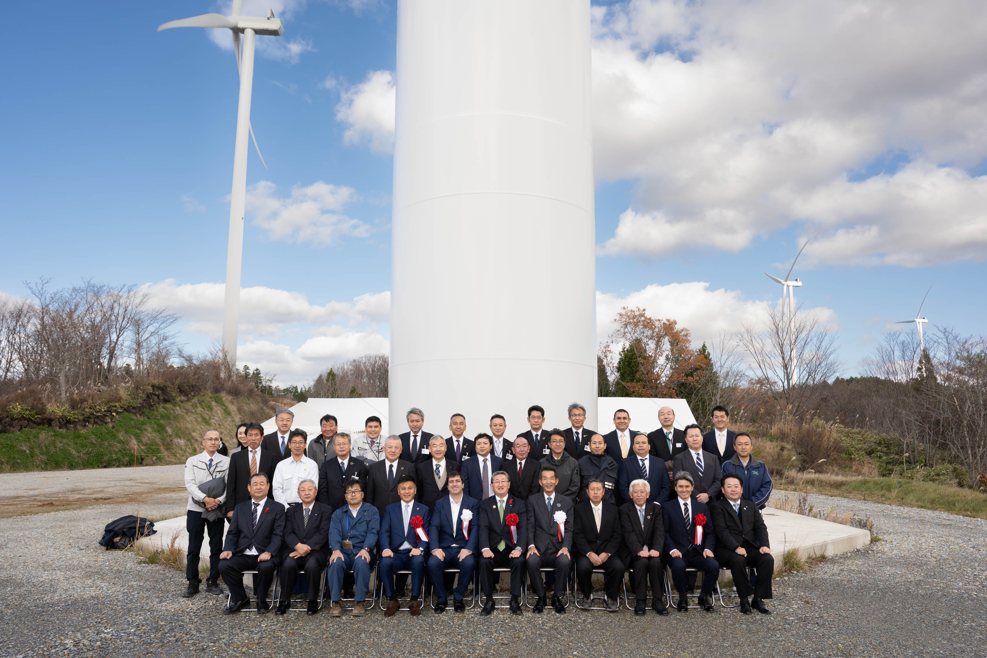 「中里風力発電所」竣工式集合写真