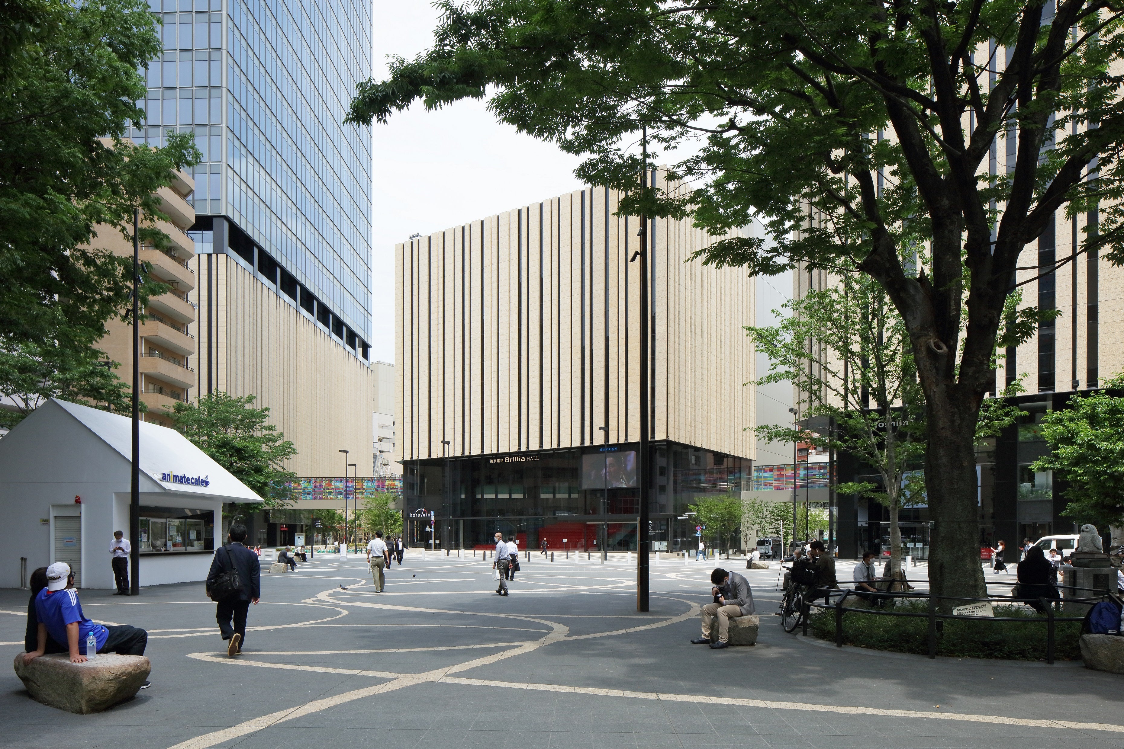 中池袋公園から望むHareza 池袋