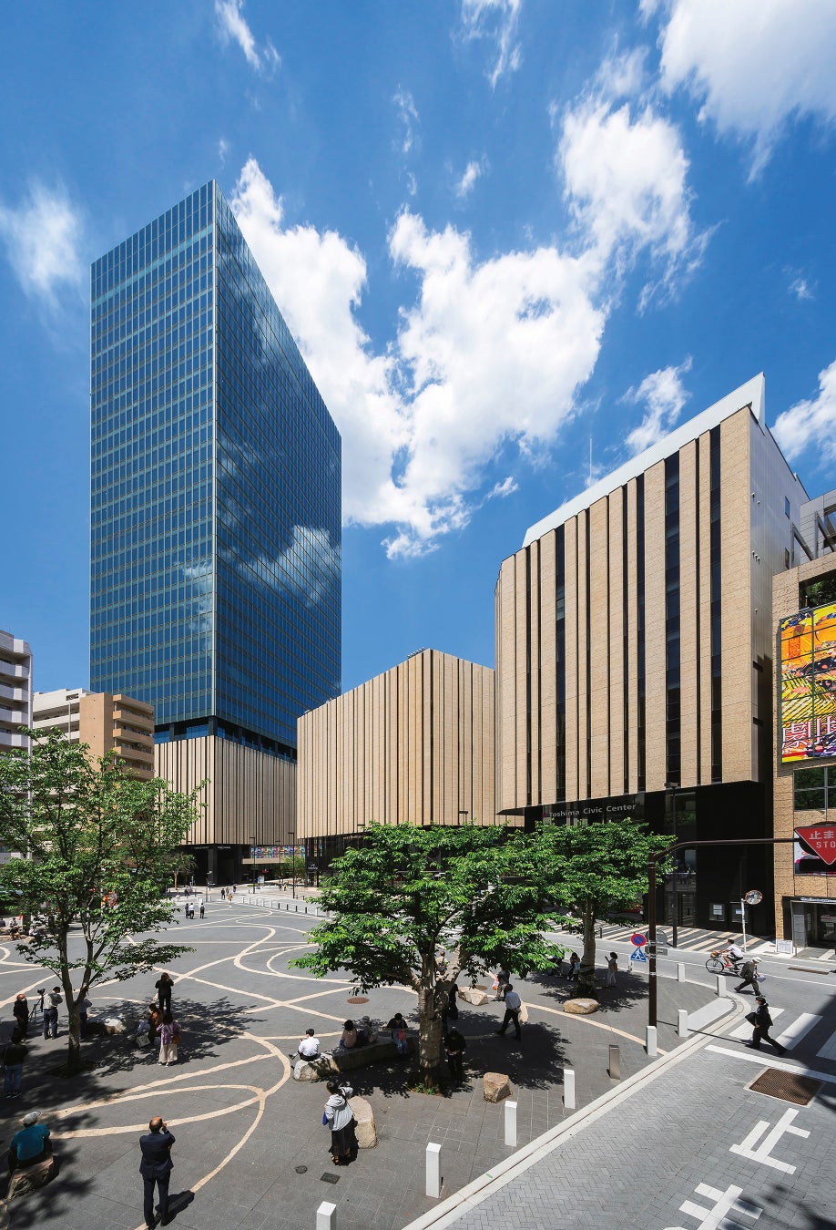 < Hareza Tower :写真左