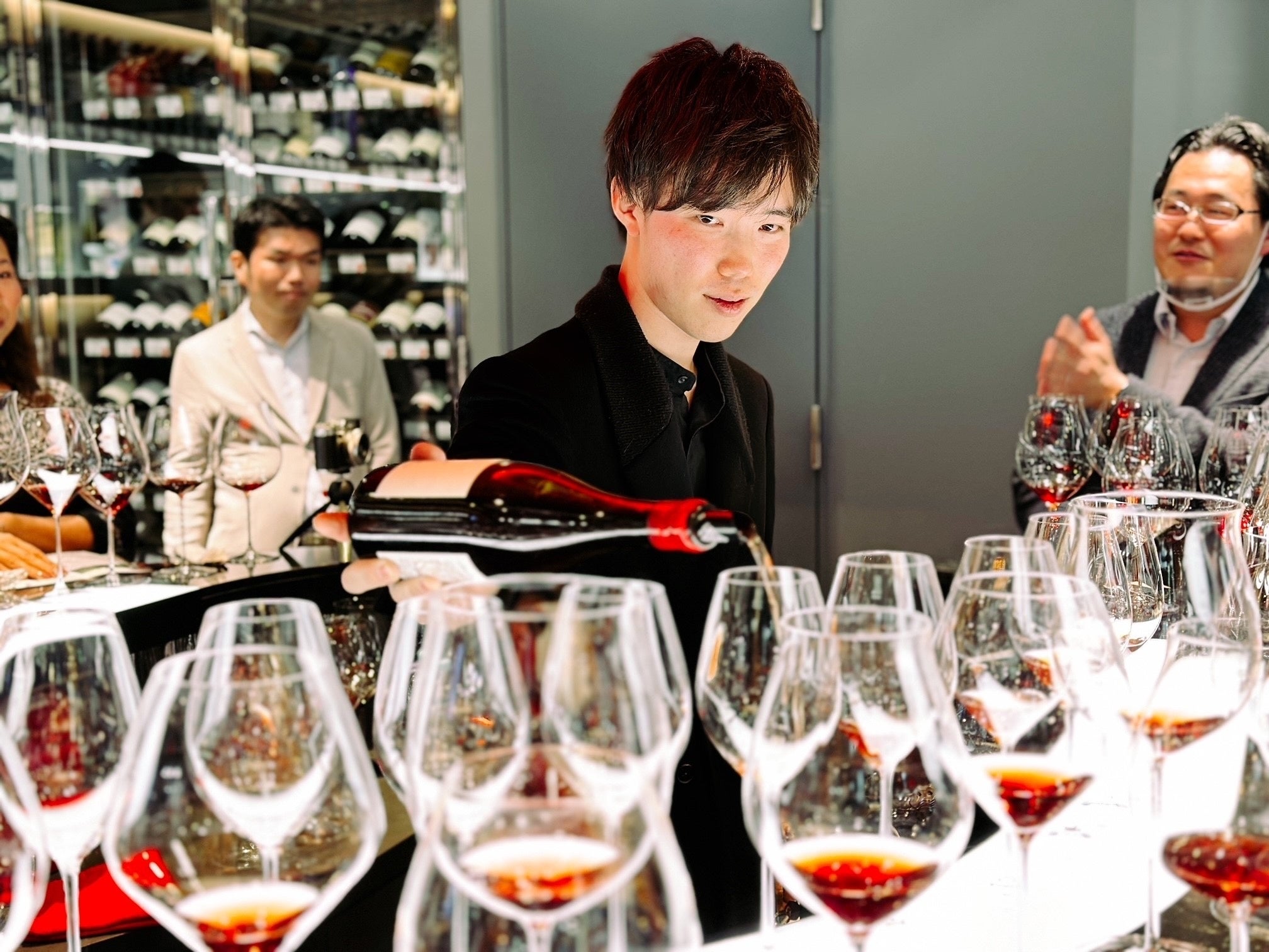 世界最年少「マスター・ソムリエ」で、余市町地域おこし協力隊として活動する高松亨氏