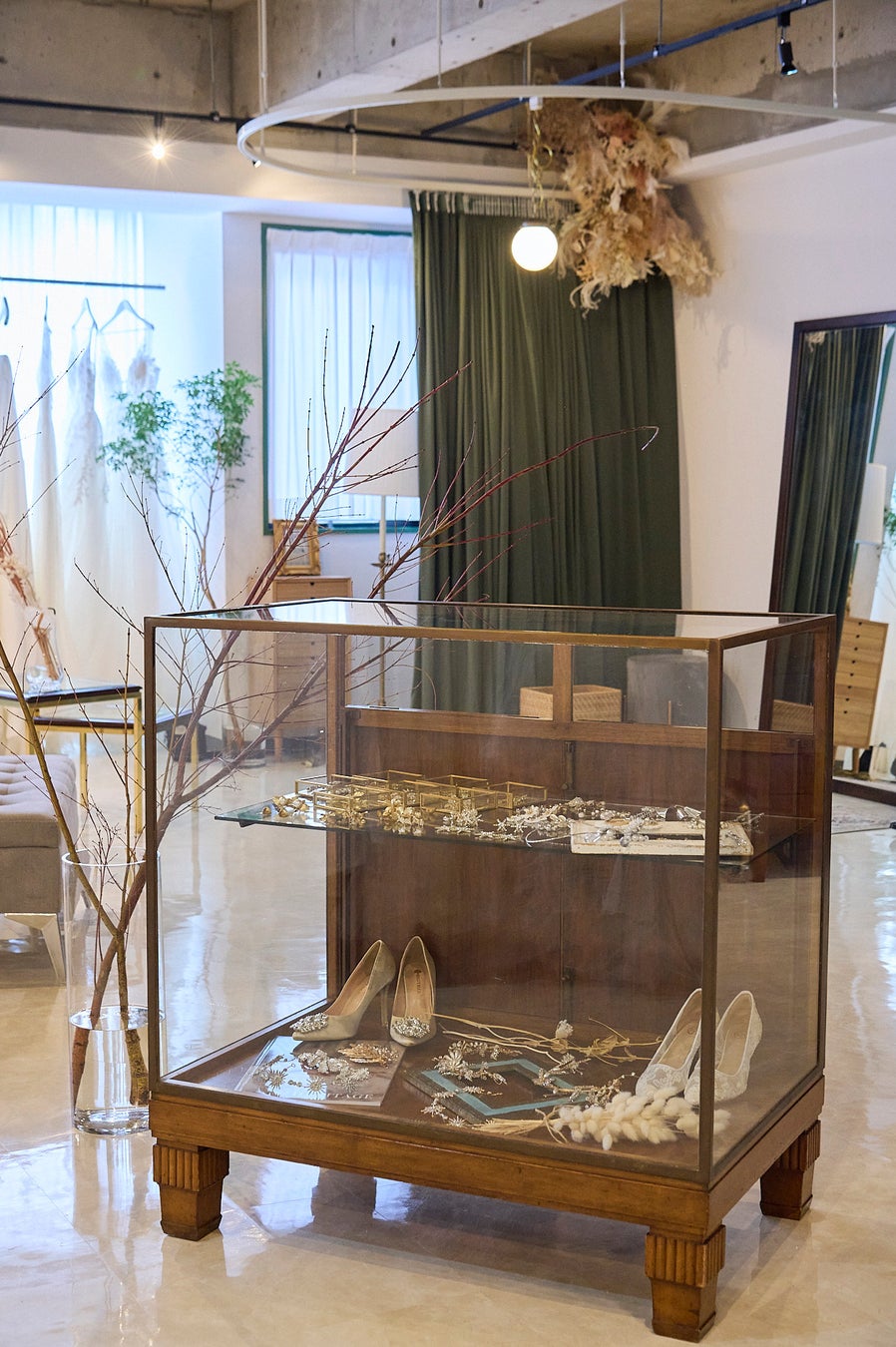 ドレスをレンタル頂くと小物2点無料でサービス