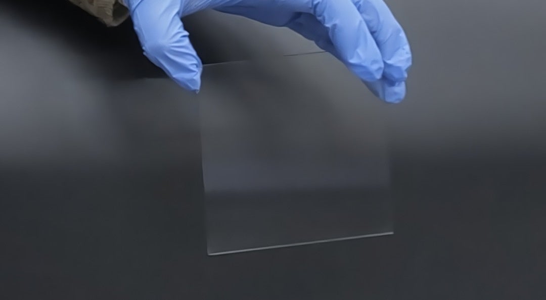 西の横綱：「透明太陽電池 by OPTMAS」赤外光で発電する無色透明な太陽電池