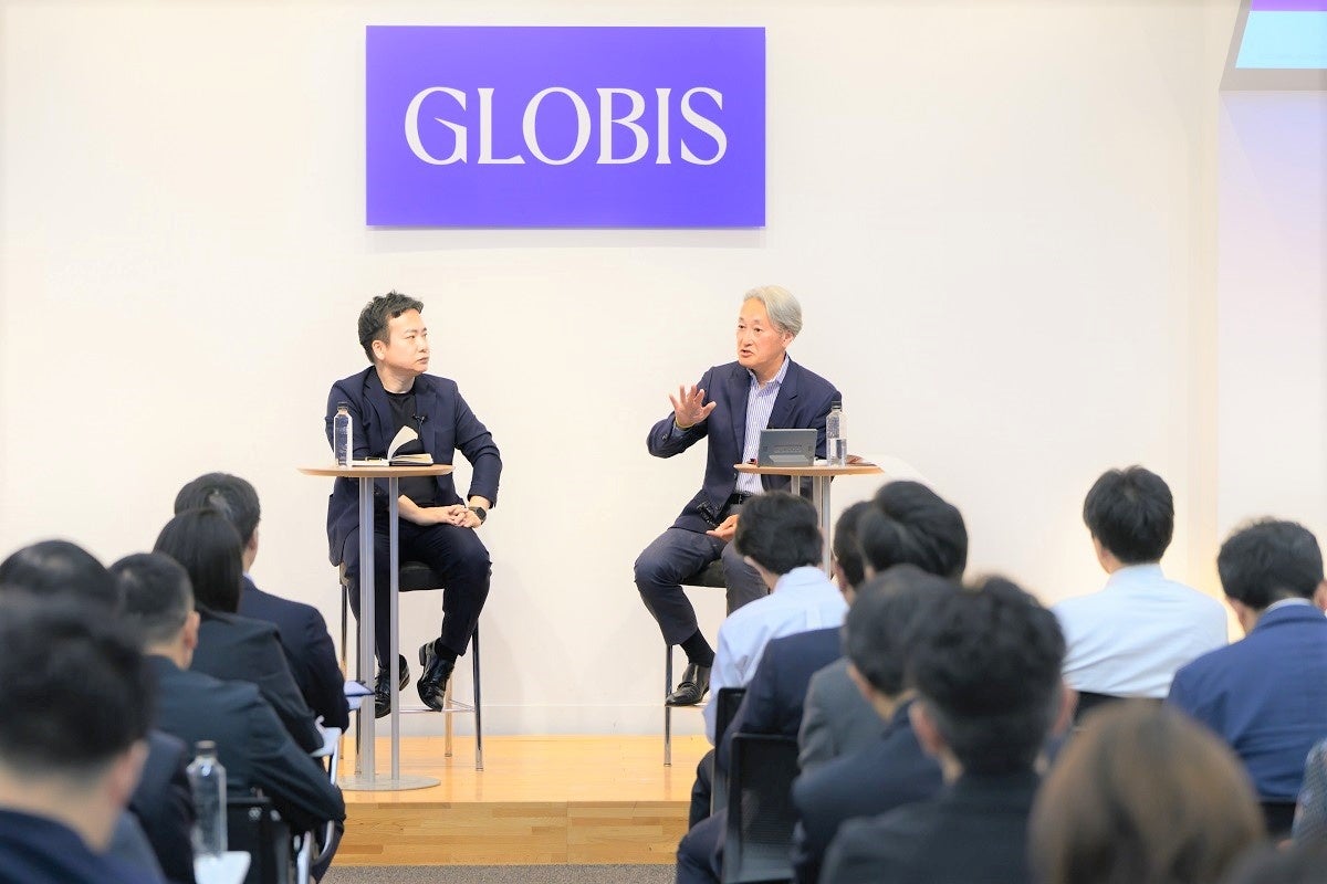 右からソニーグループ株式会社 シニアアドバイザー／一般社団法人プロジェクト希望 代表理事　平井一夫 氏、&nbsp; グロービス・コーポレート・エデュケーション マネジング・ディレクター 花崎徳之