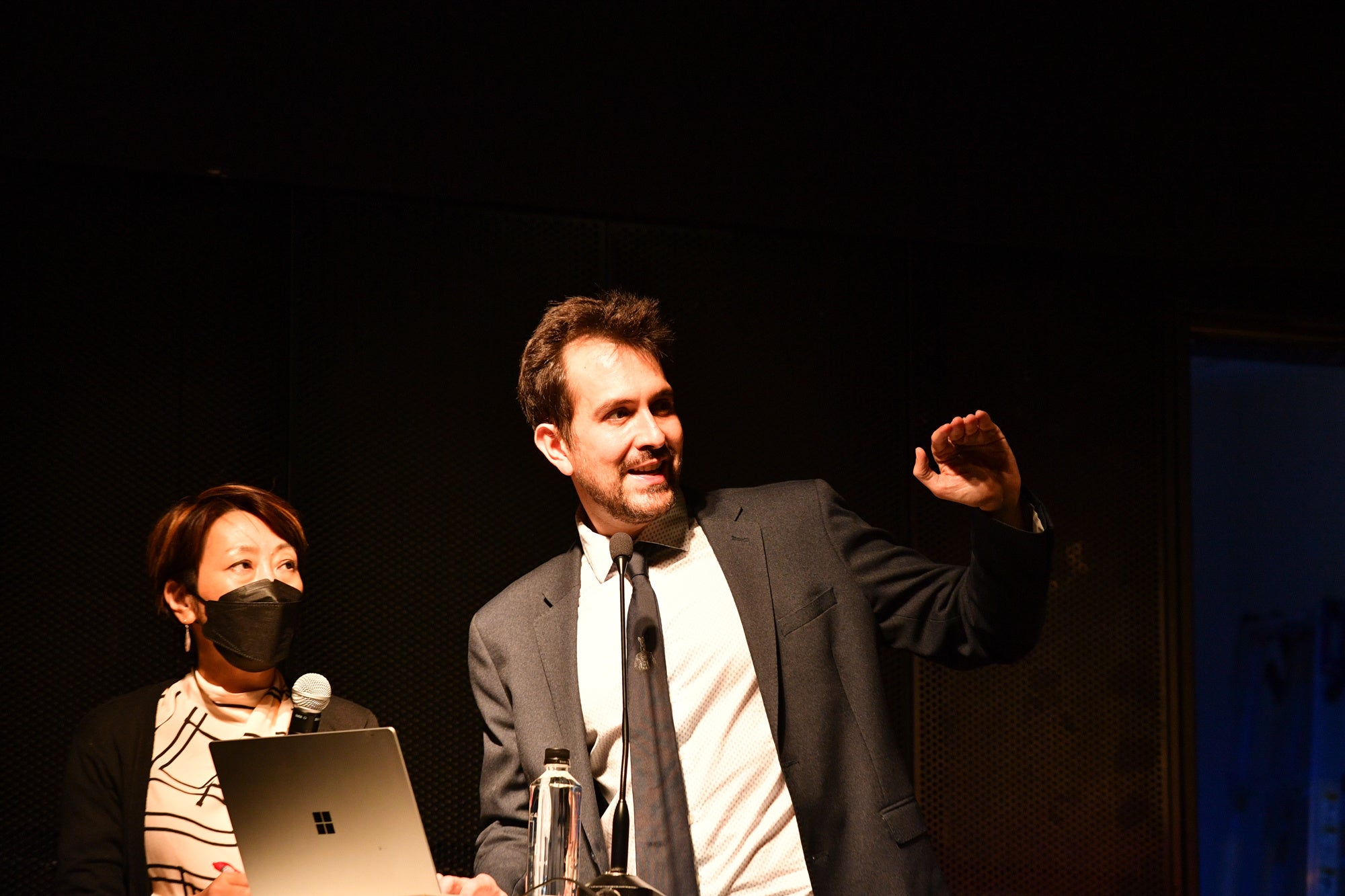 インスティトゥト・セルバンテス東京文化部長 　ハビエル・フェルナンデス氏　イッセが生まれた街、バルセロナの魅力を紹介していただきました