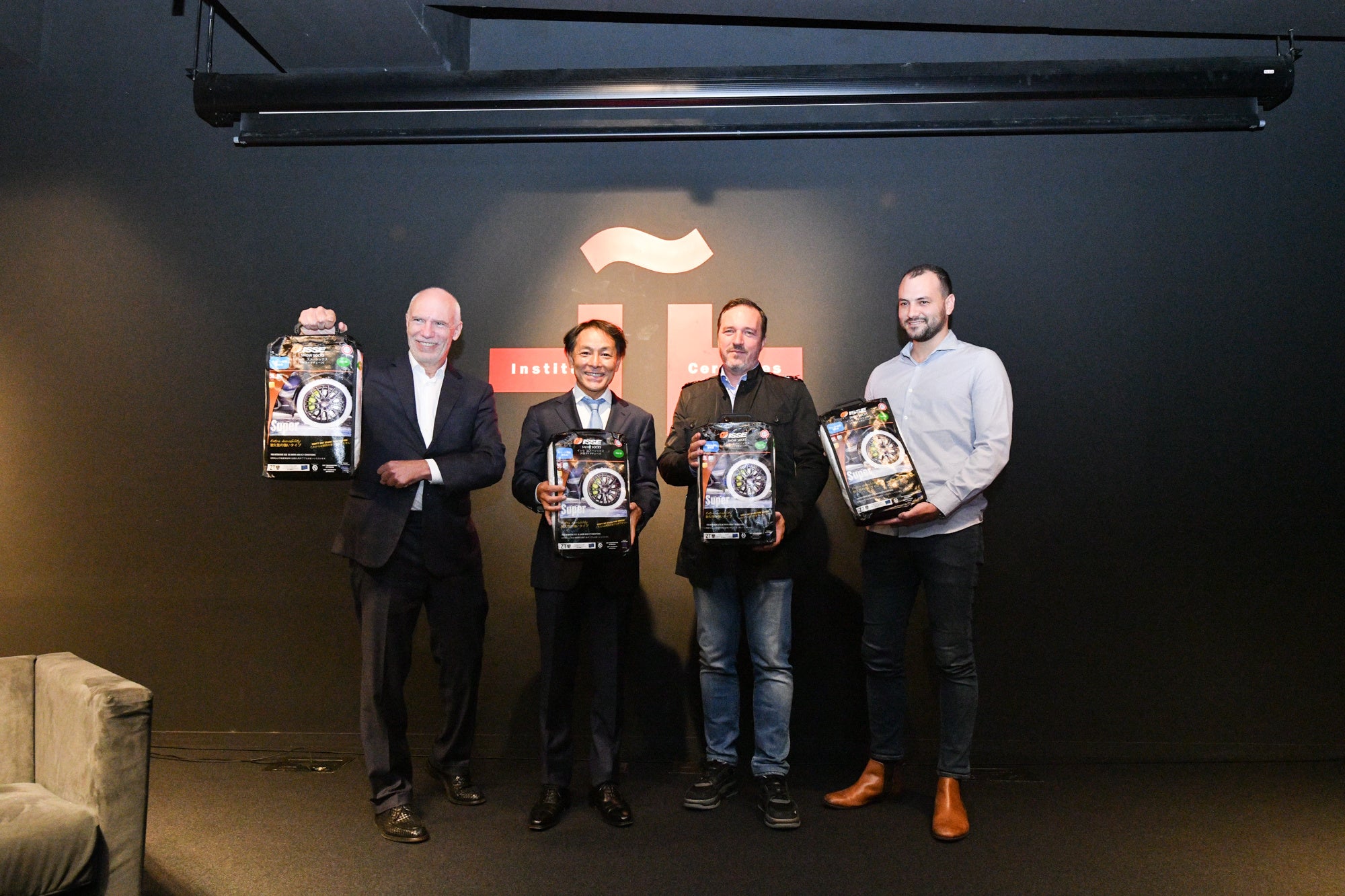 冬のドライブの常識を変える、これからの時代のスノーチェーン「イッセ・スノーソックス」