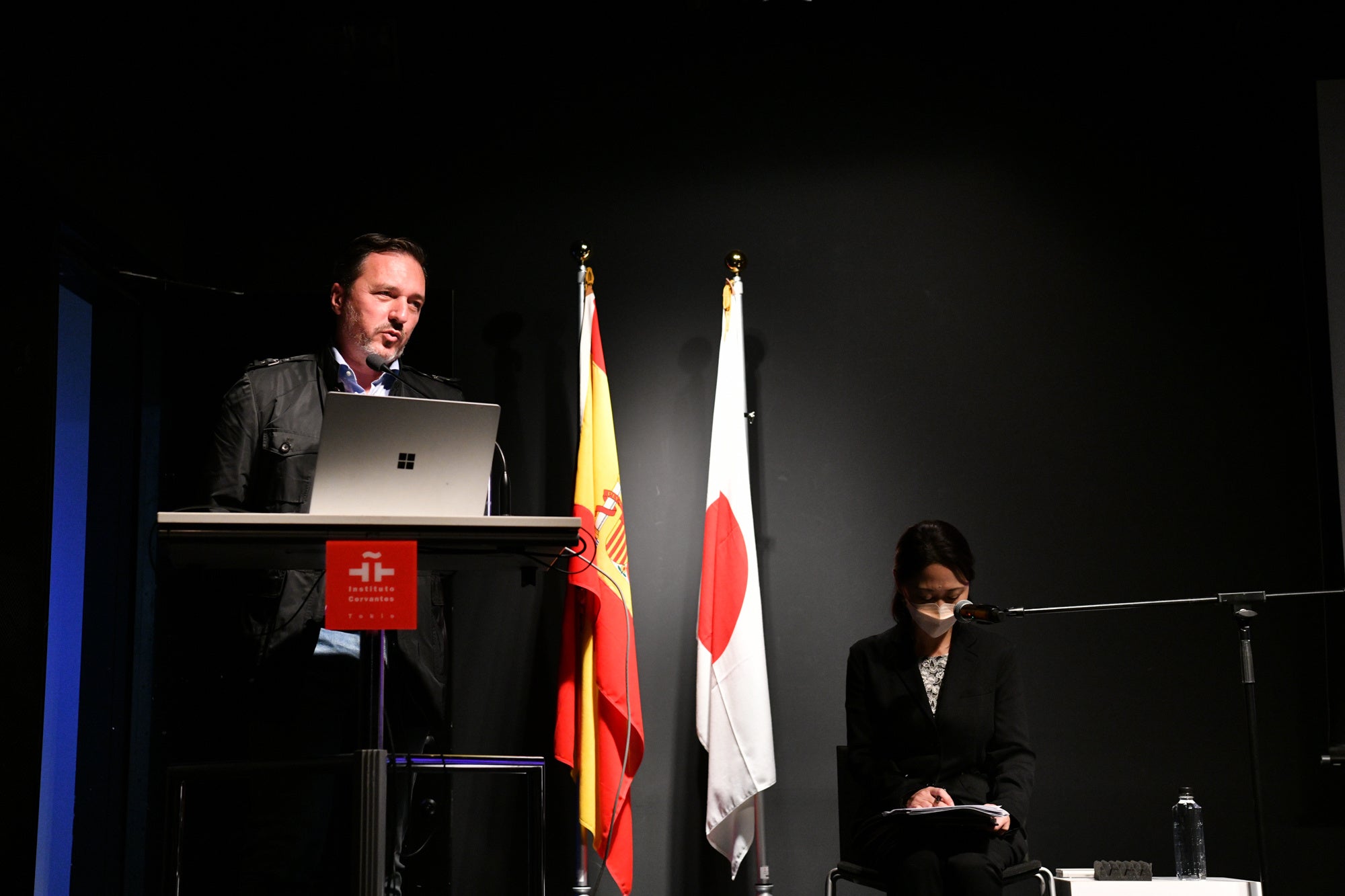 挨拶をするジョルディ・アギレラ氏