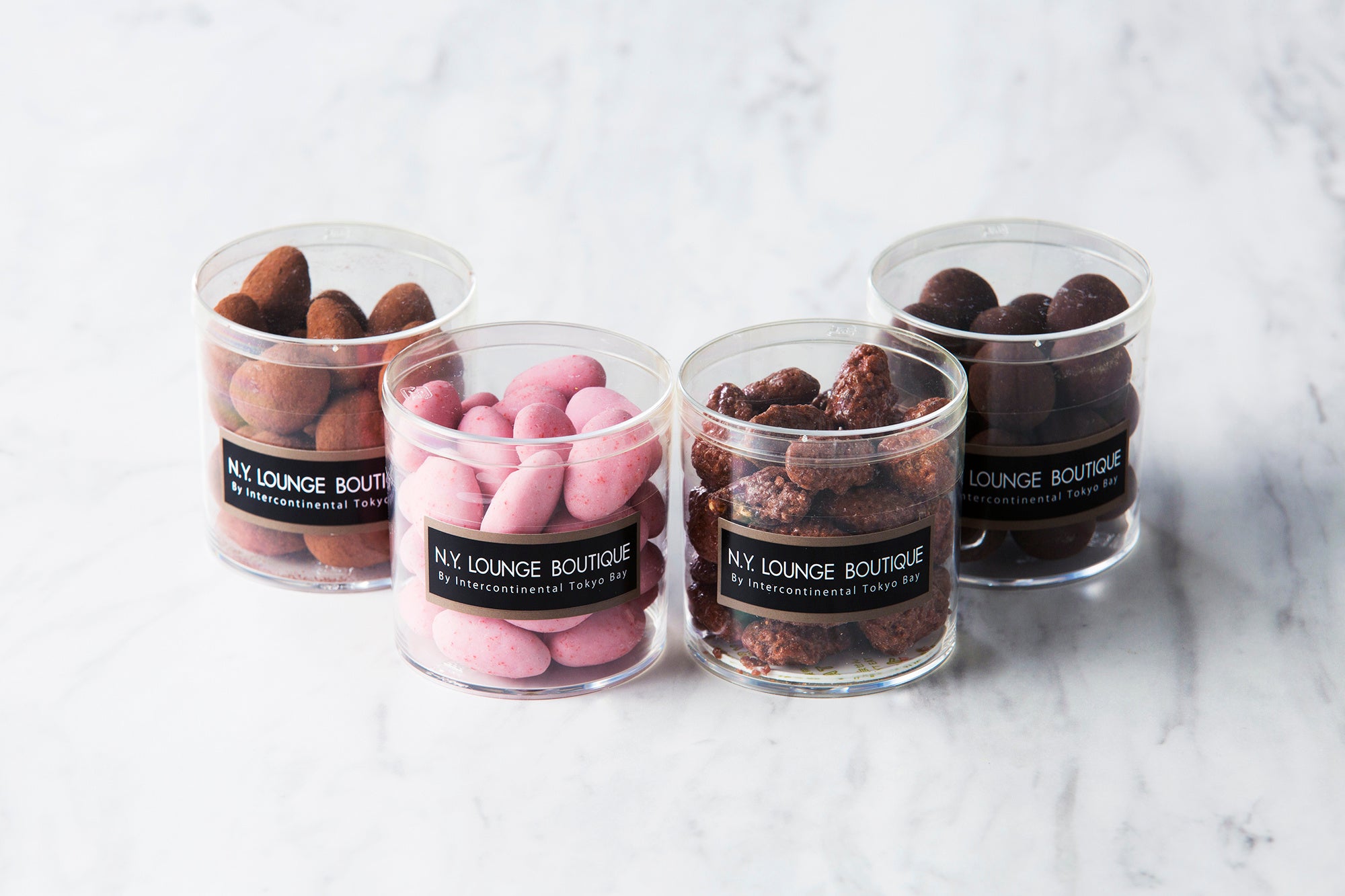 左からアマンドショコラ、ストロベリーショコラ、 プラリーヌアマンド、ノワゼットショコラ