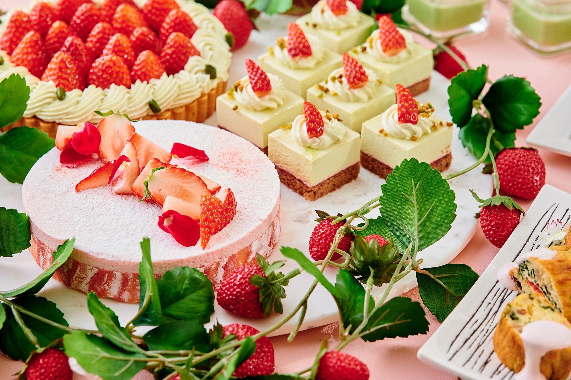 旬の苺をふんだんに使ったケーキやベリーヌなどをラインナップ