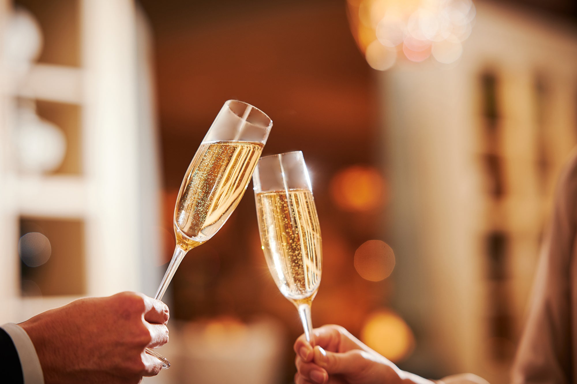 乾杯酒で記念日の特別感を演出。