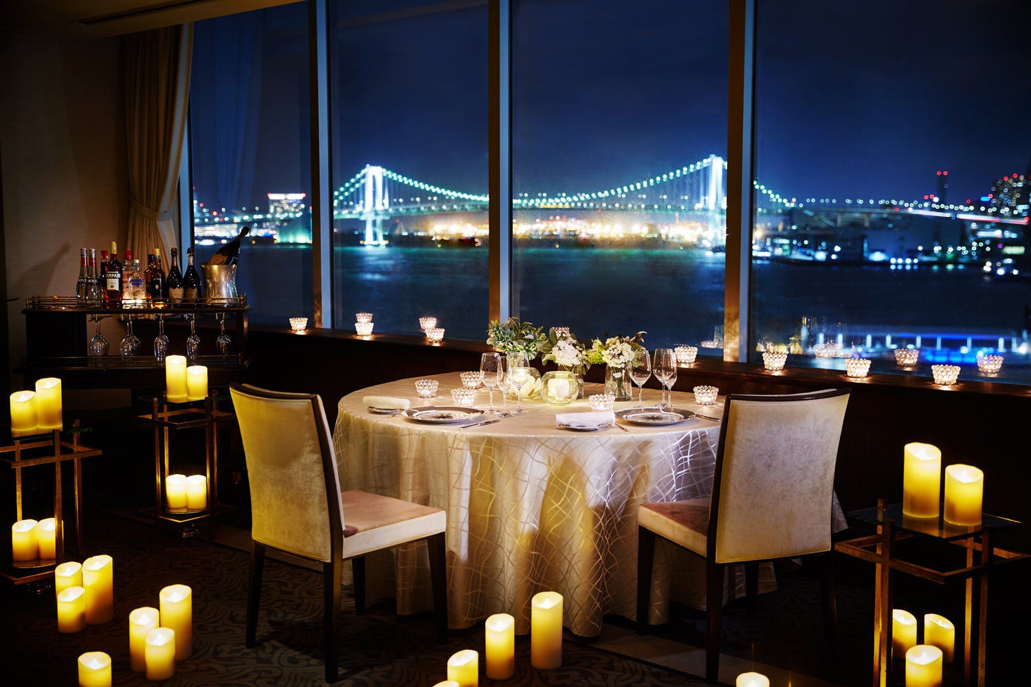 リラックスできる空間でゆったり食事を楽しみいただける個室プランもご用意。