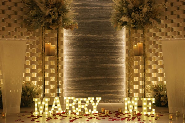 サプライズ演出のアイテム数々で映画のようなシーンをお届け