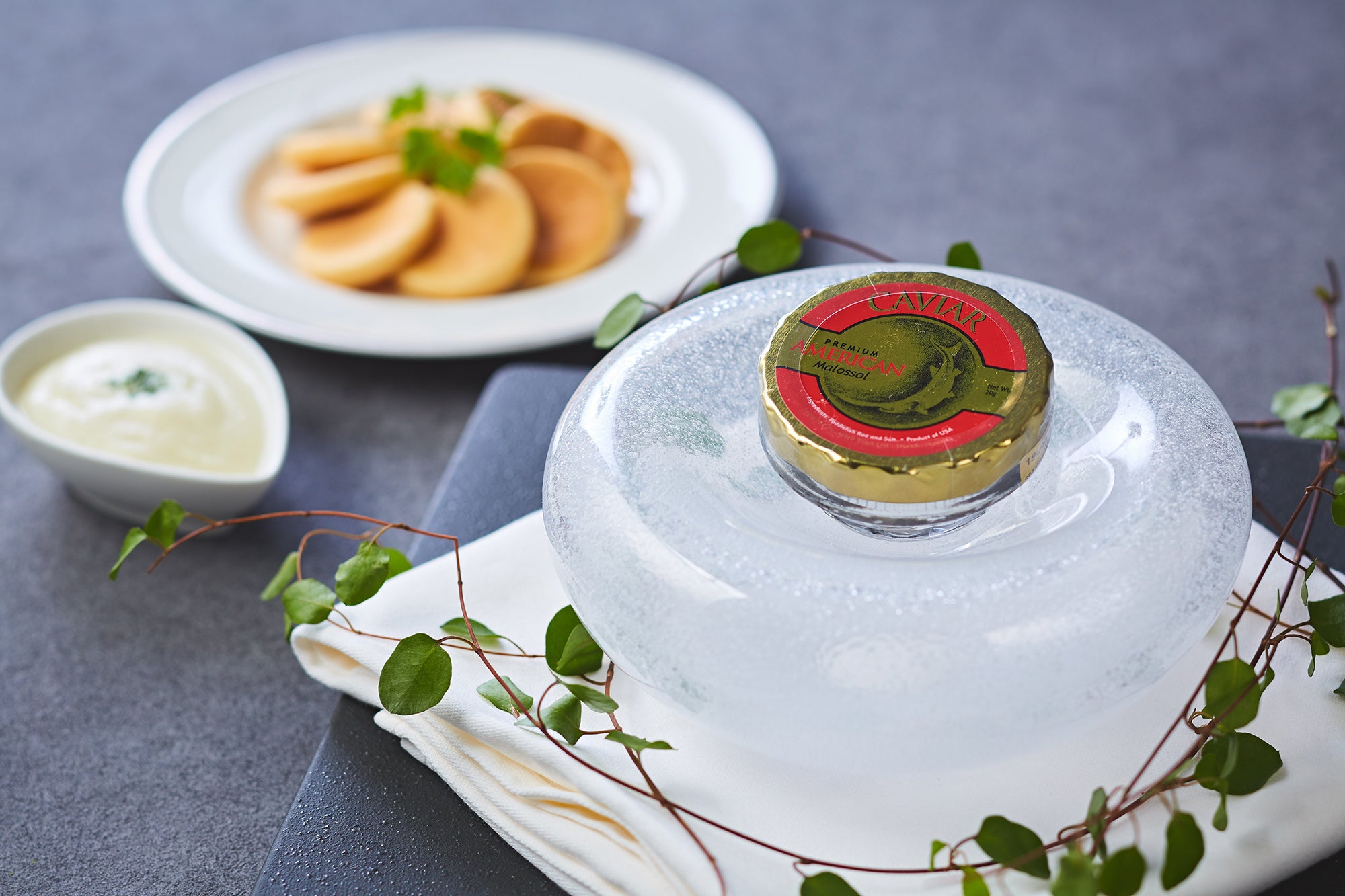 キャビアとリコッタチーズパンケーキ カリフラワーのクレーム