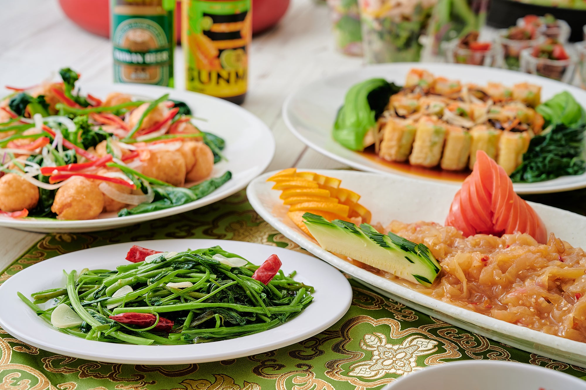 シャキシャキした歯ごたえが楽しめる台湾の定番料理「空心菜炒め」をディナータイム限定で提供