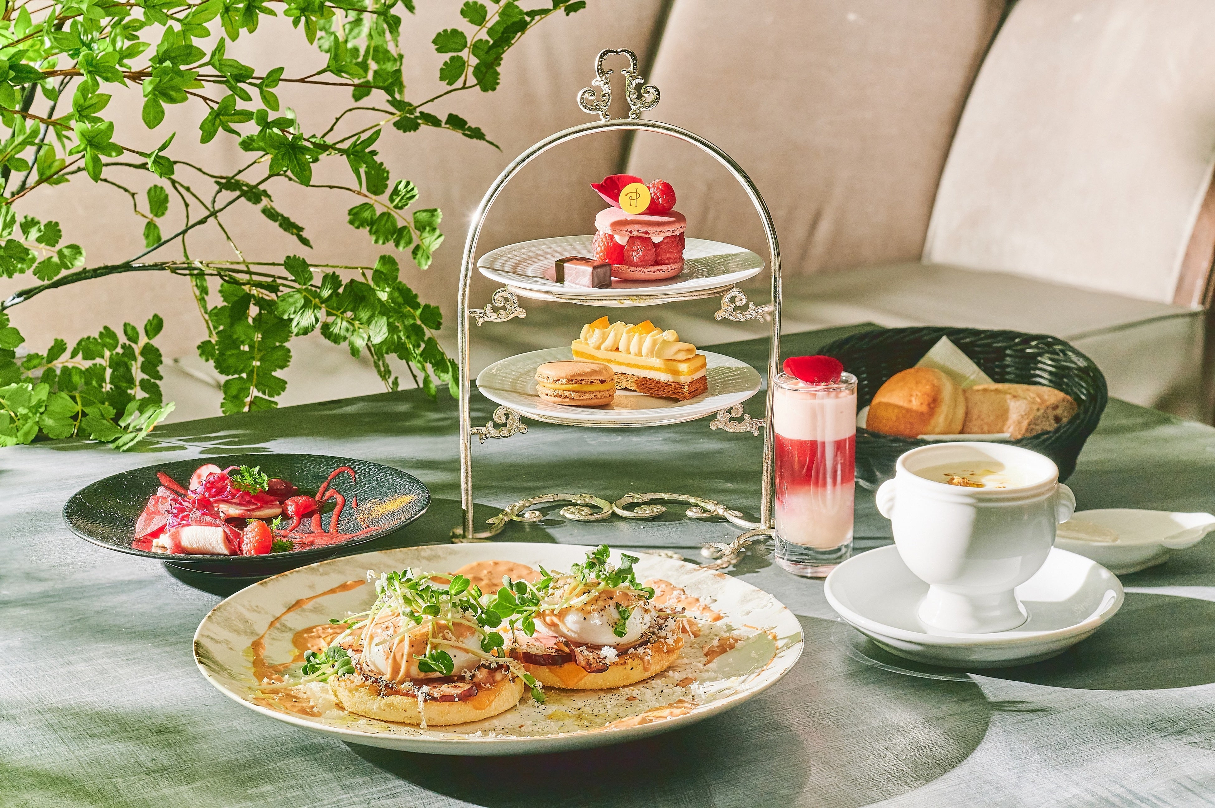 アフタヌーンティー付ランチ（TAVERN by the green）