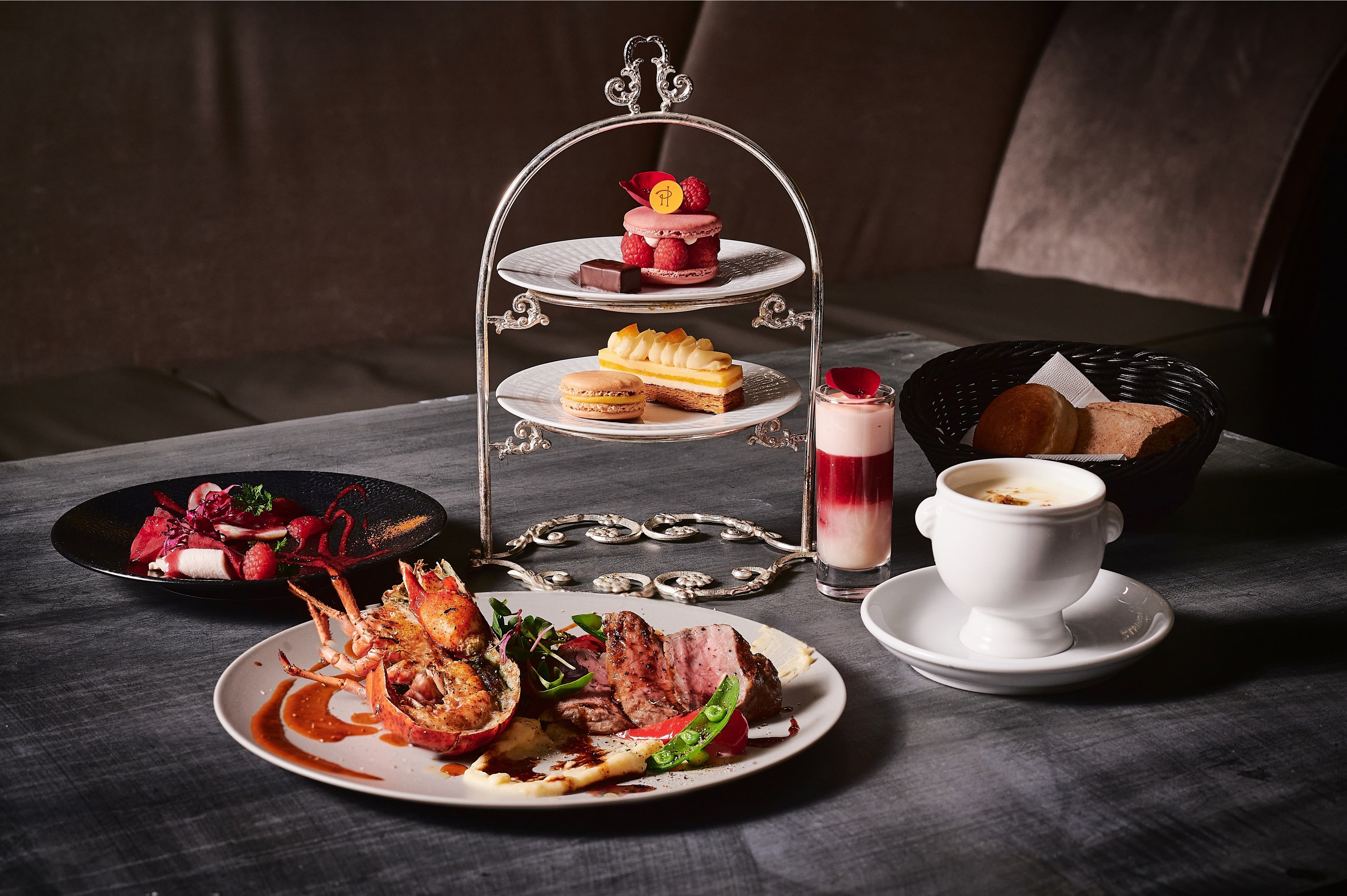 アフタヌーンティー付きディナー（TAVERN by the green）