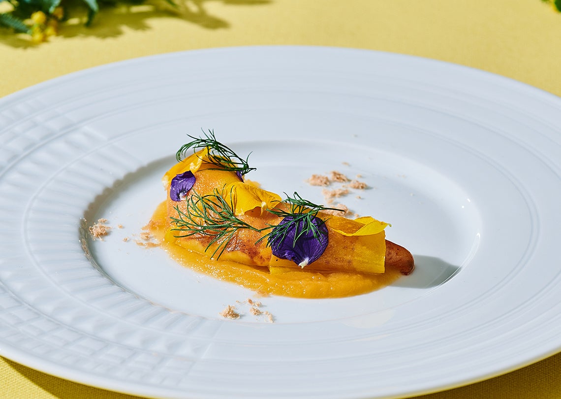 前菜：オマールエビと黄金かぶらのマリナート