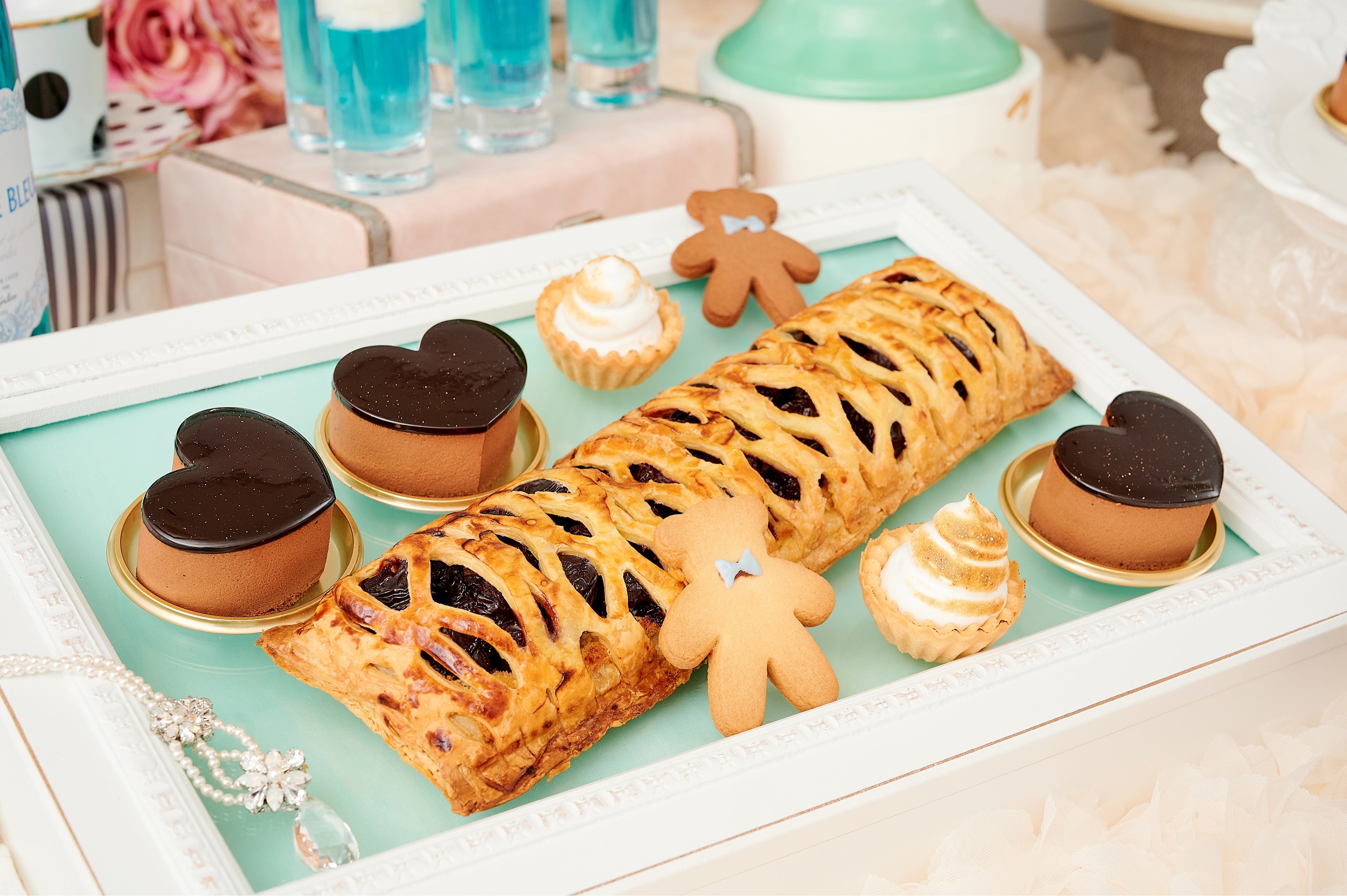 アメリカンチェリーパイ、レモンメレンゲタルトレット、ハートチョコレートムース