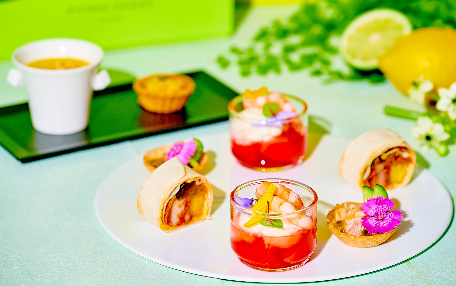 夏の味覚を楽しめるセイボリーは隣接するフレンチレストランより提供