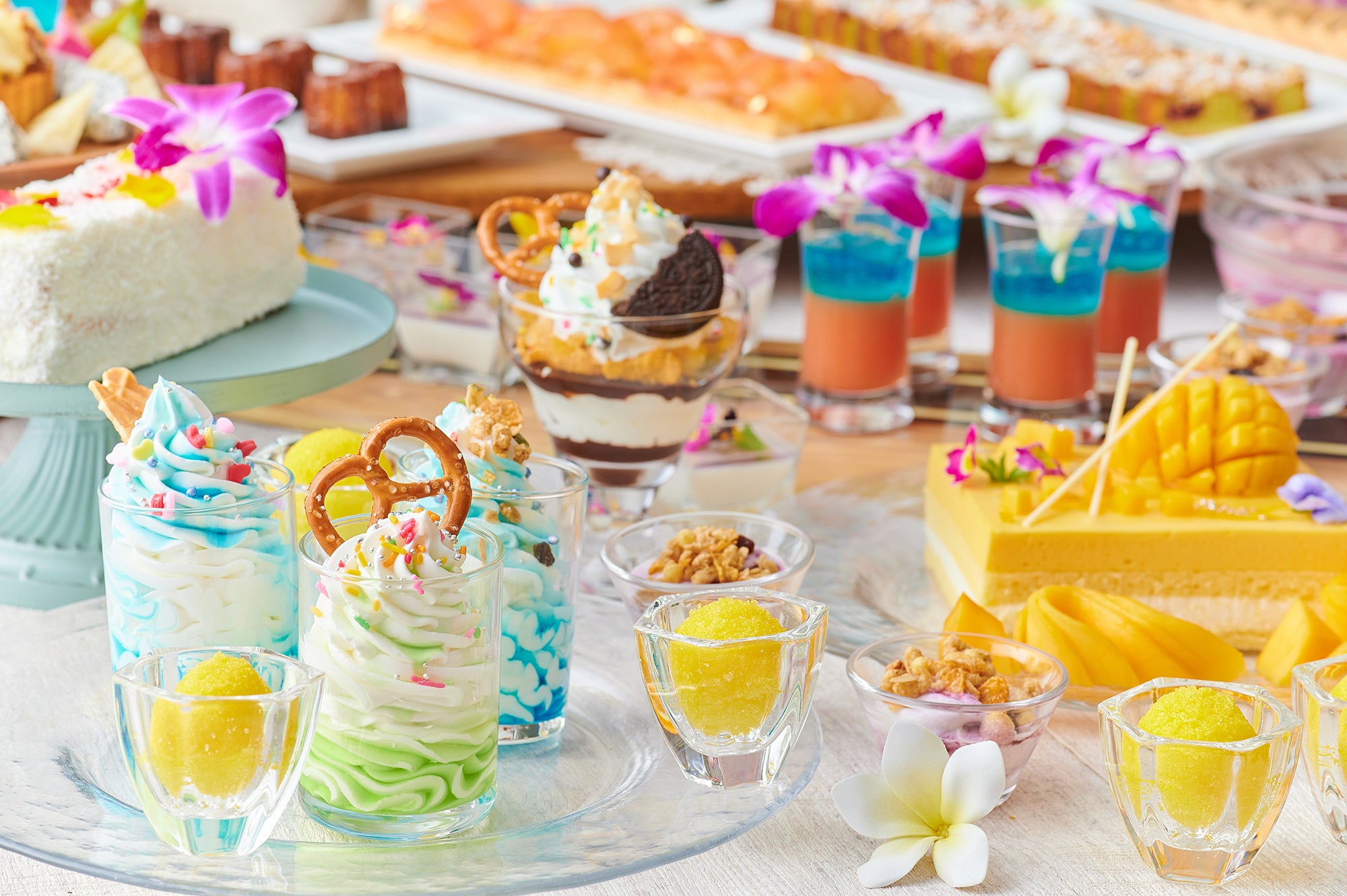 トロピカルフルーツを使ったスイーツやマカダミアナッツのチーズケーキなど