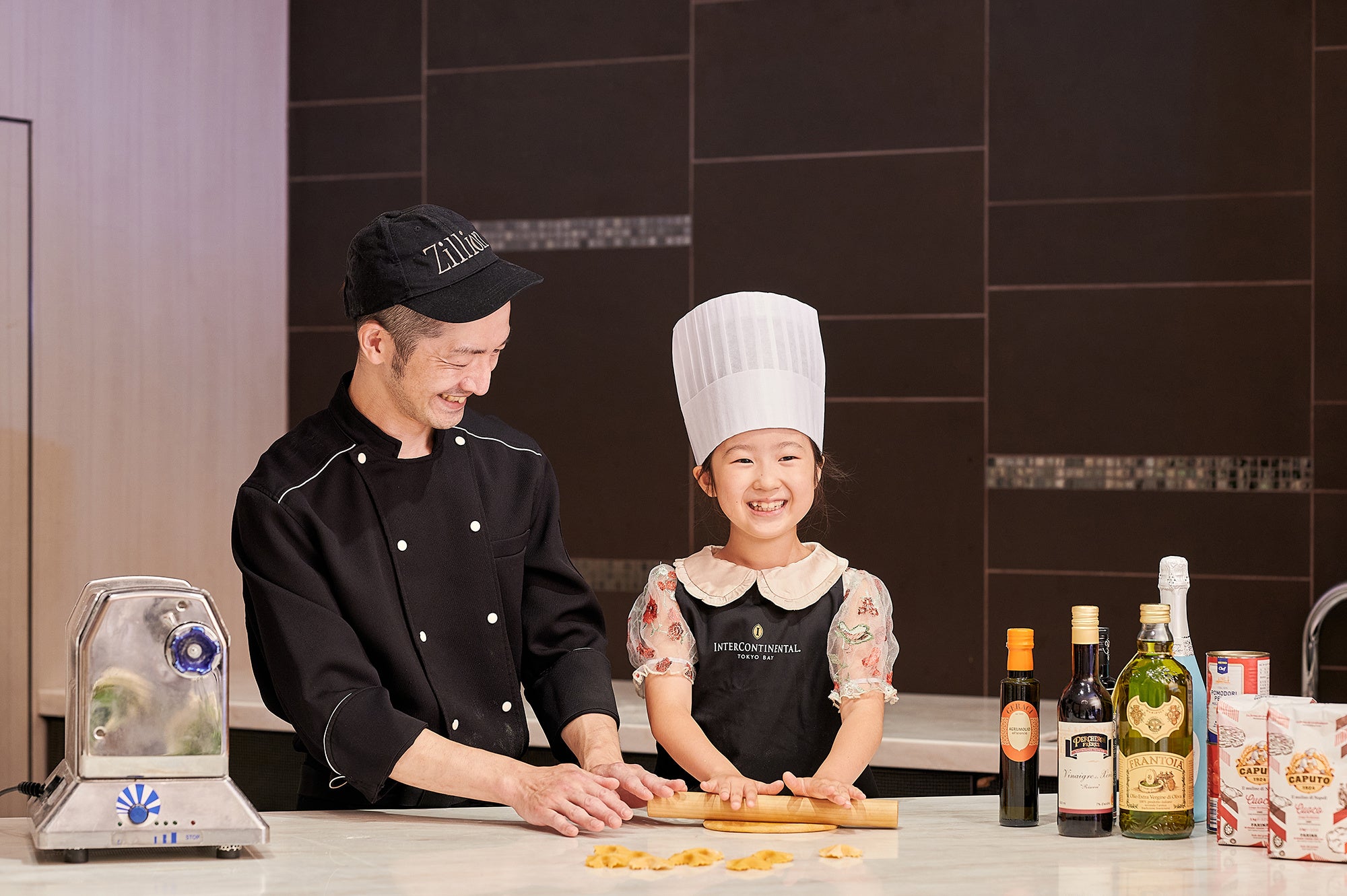 夏休み期間に親子で生パスタとデザート作り体験を楽しめるイベントを開催