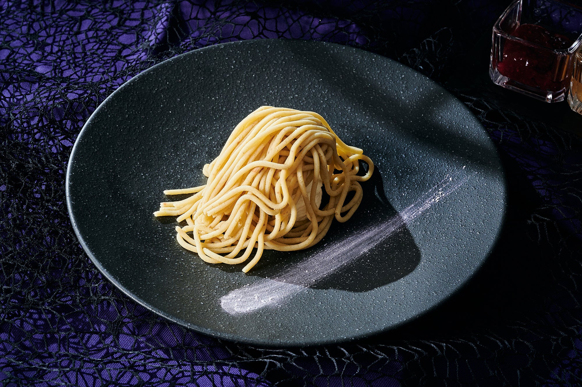 別皿でしぼりたての和栗のモンブランを用意