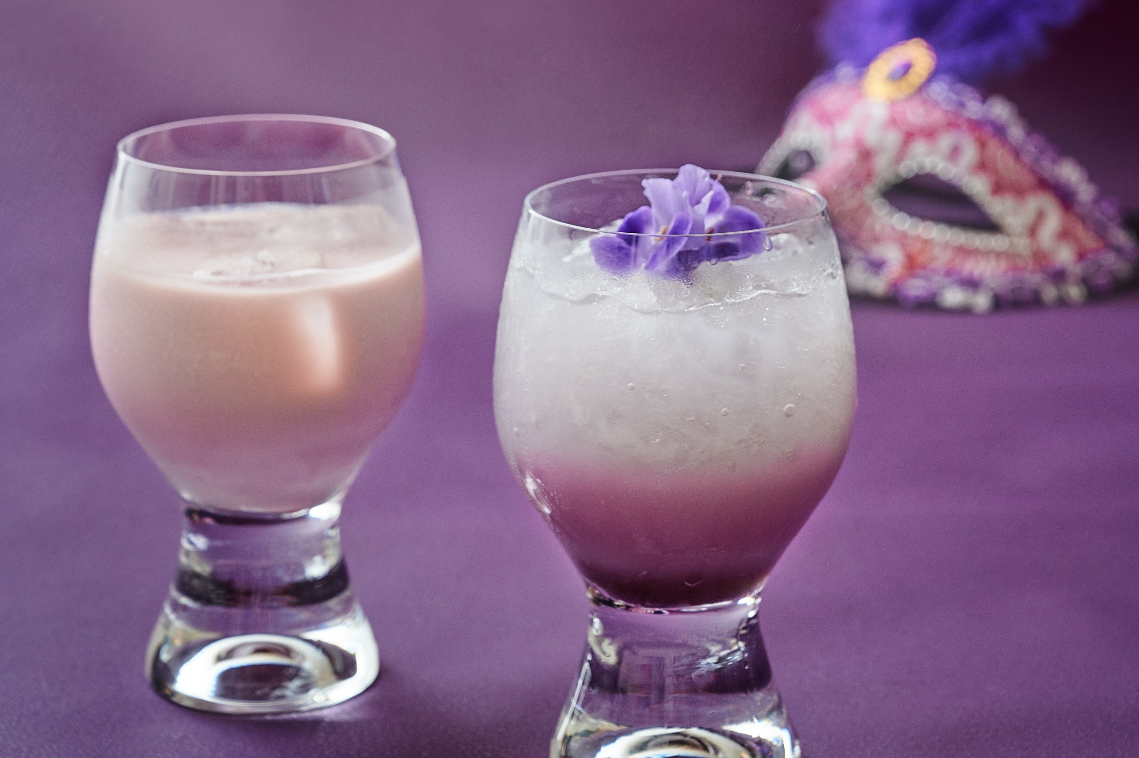 （右）ファンシー バイオレット