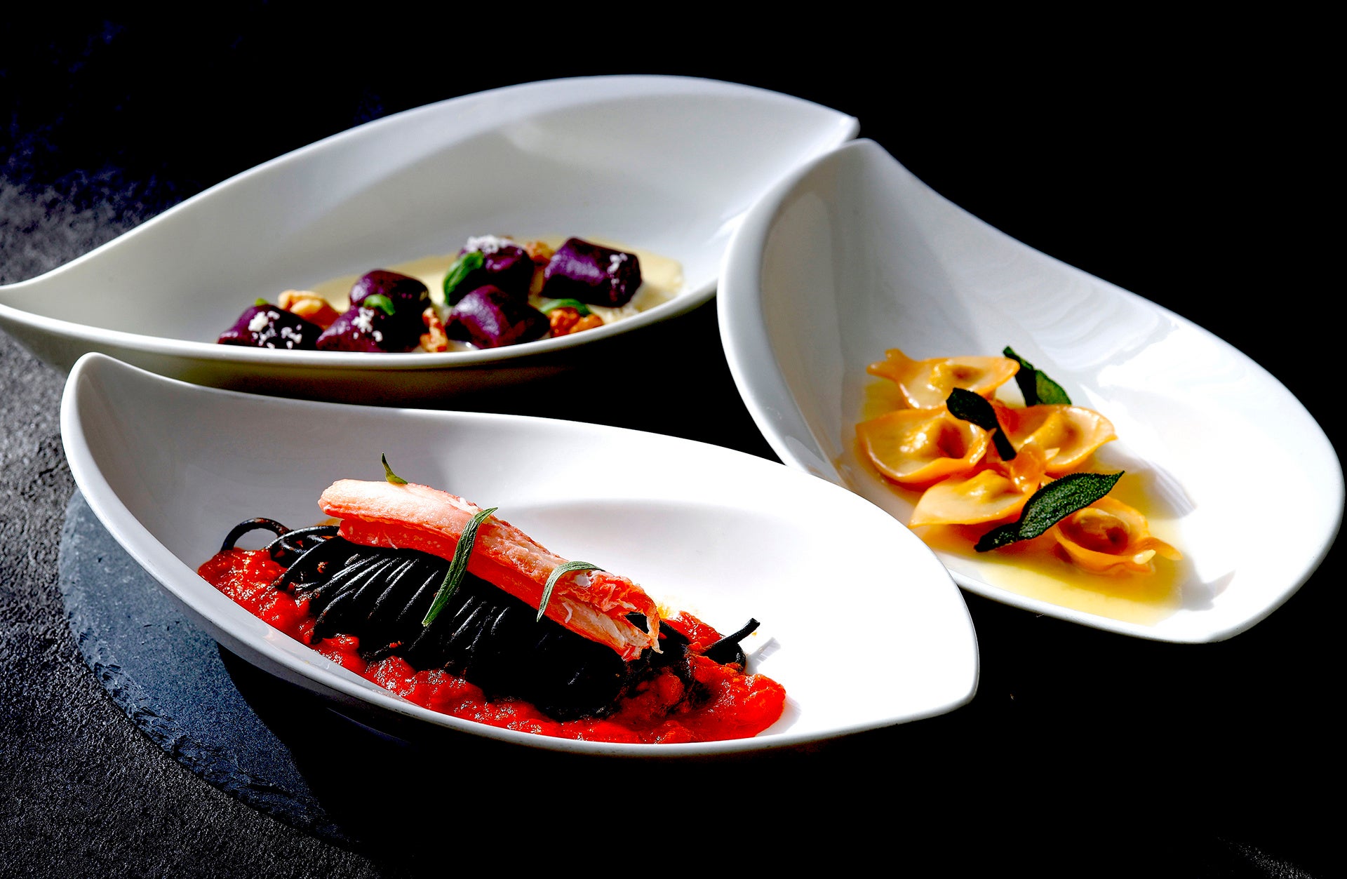 色とりどりの3種のパスタ