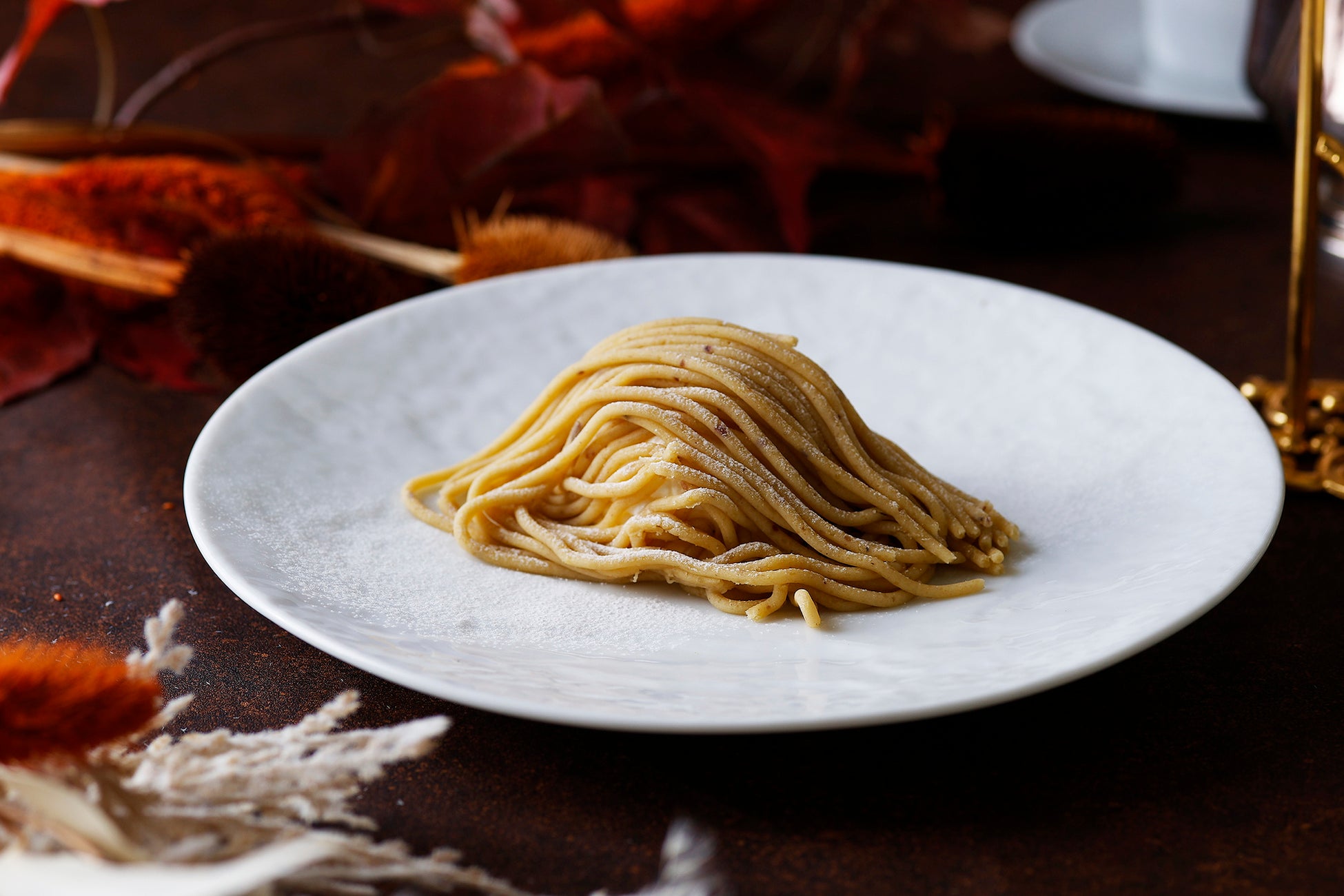 別皿でしぼりたての和栗のモンブランを用意