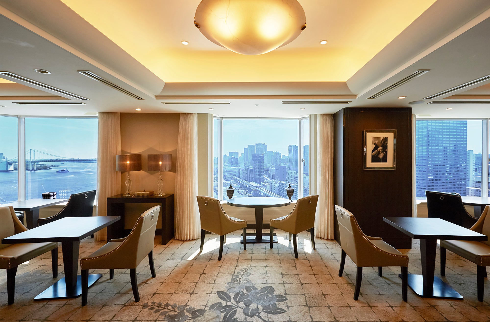 クラブインターコンチネンタルラウンジの内観