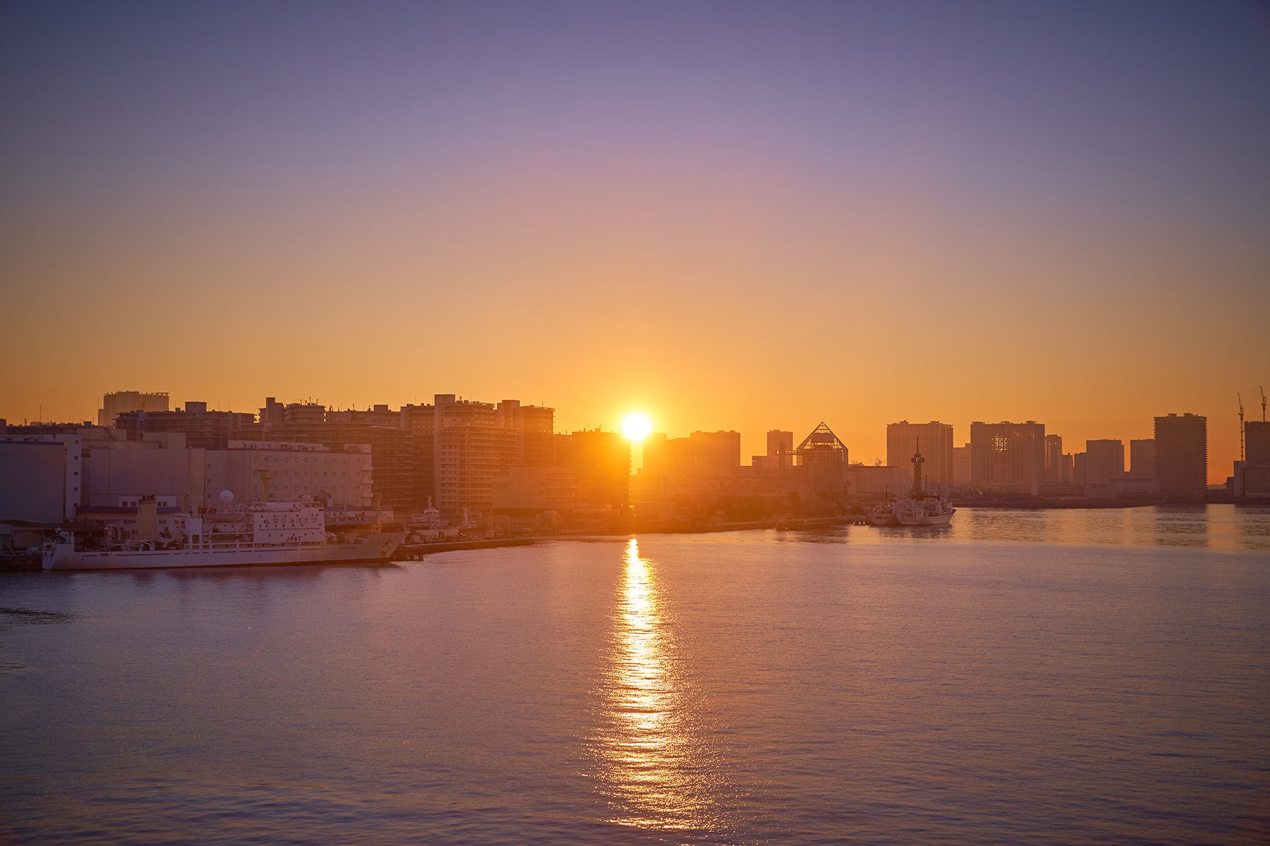 テラスから望むご来光（イメージ）