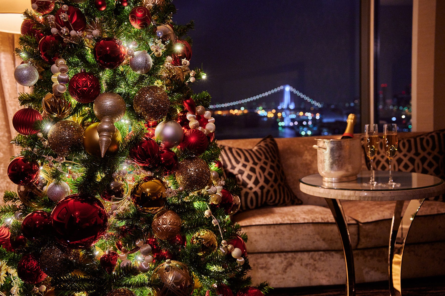 華やかなクリスマスツリーで特別な空間を演出