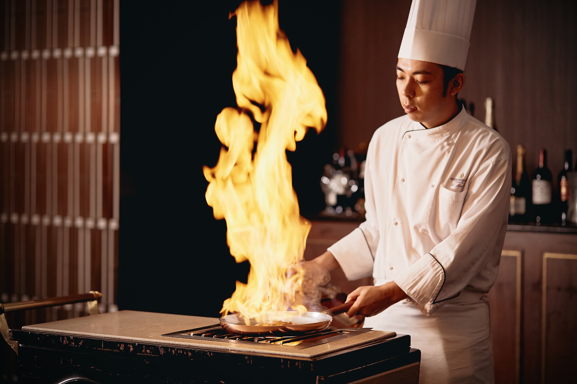 メインディッシュはフランベサービスで演出