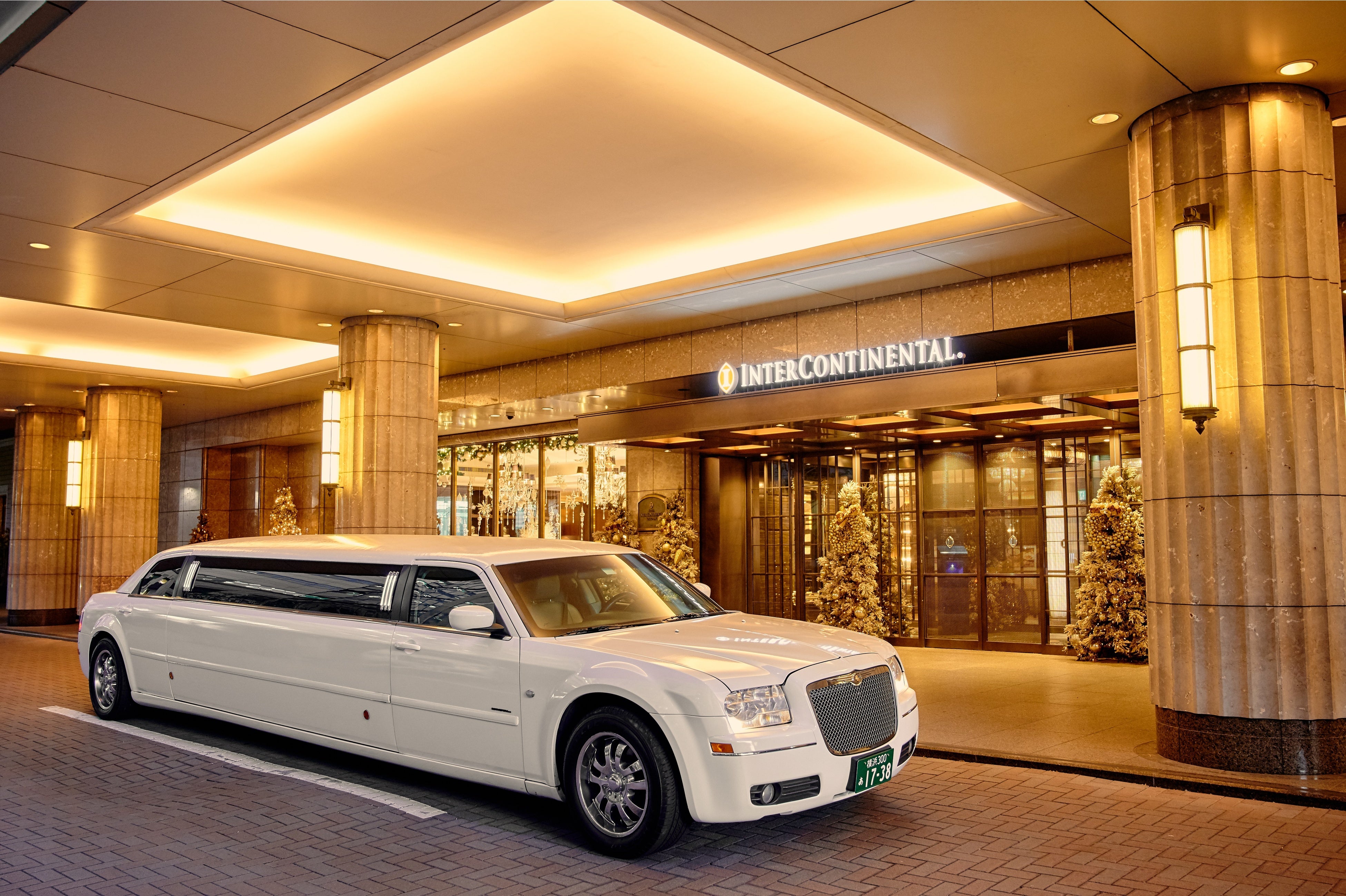 おふたりをお迎えするリムジン