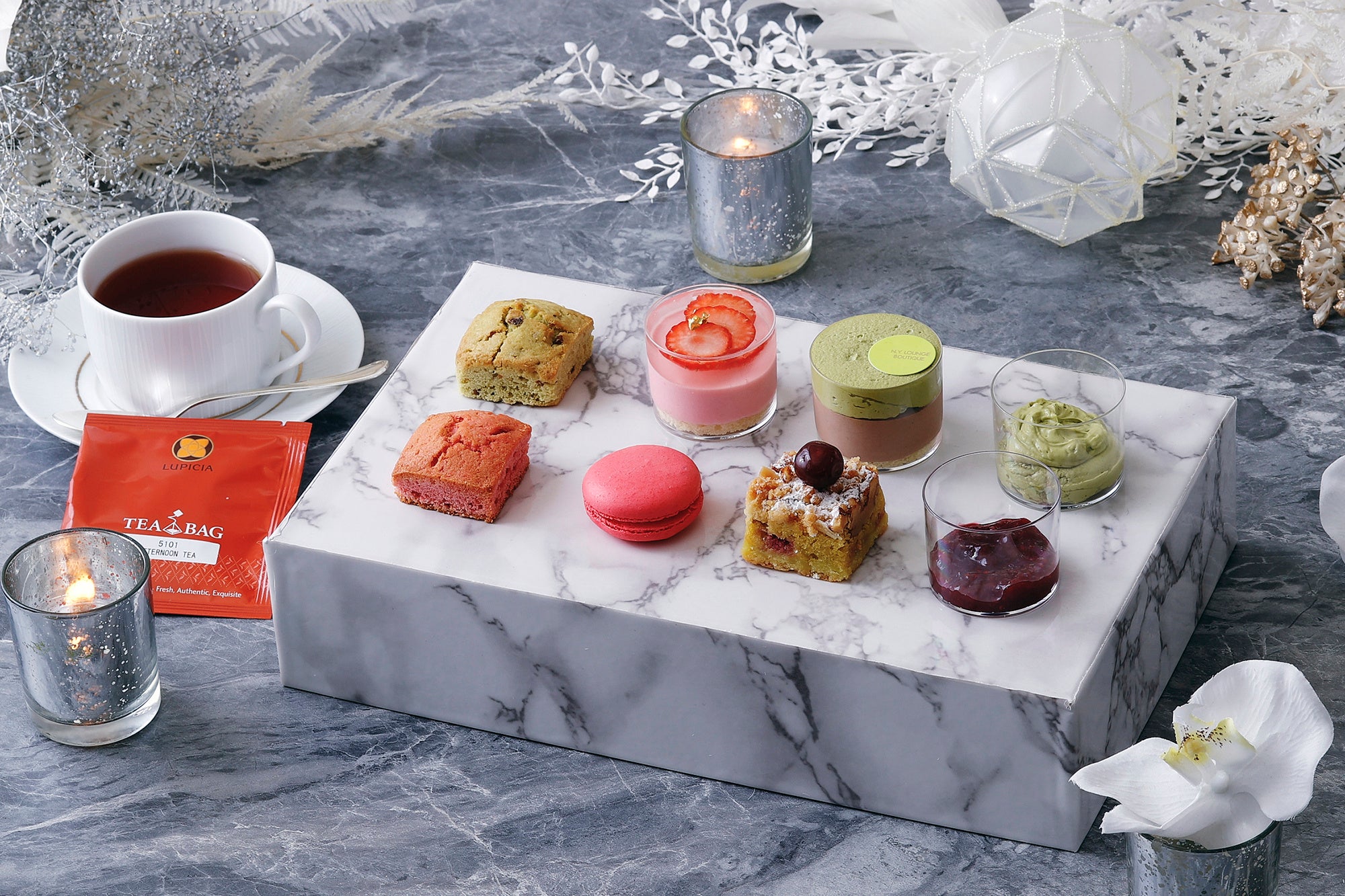 プティガトーとスコーンのみを揃えたプティフールセット