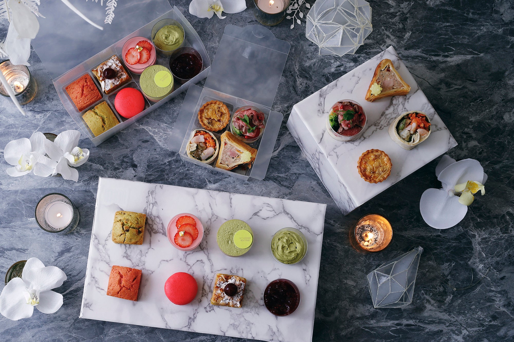 ストロベリーとピスタチオをアレンジしたスイーツを楽しめる