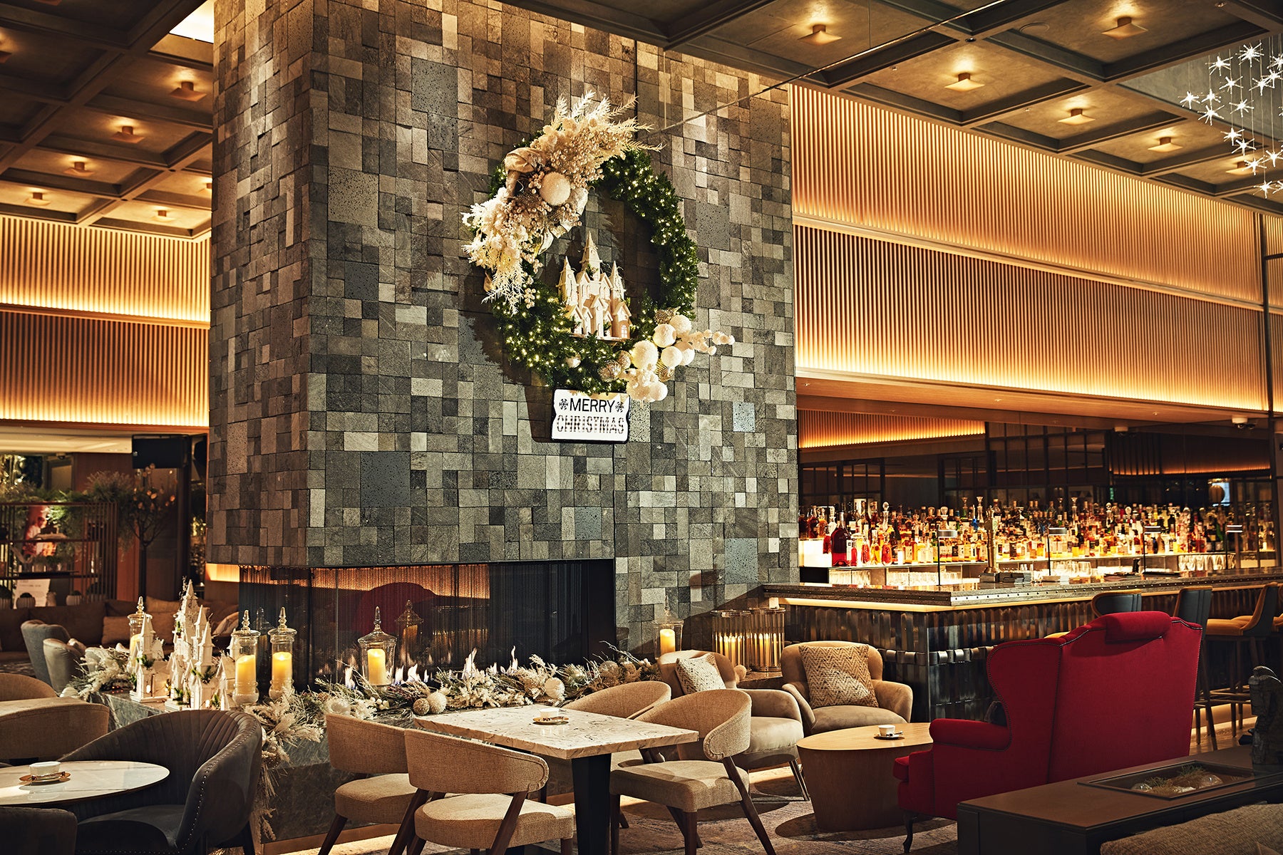 12月25日までラウンジ内にはクリスマス装飾が施される