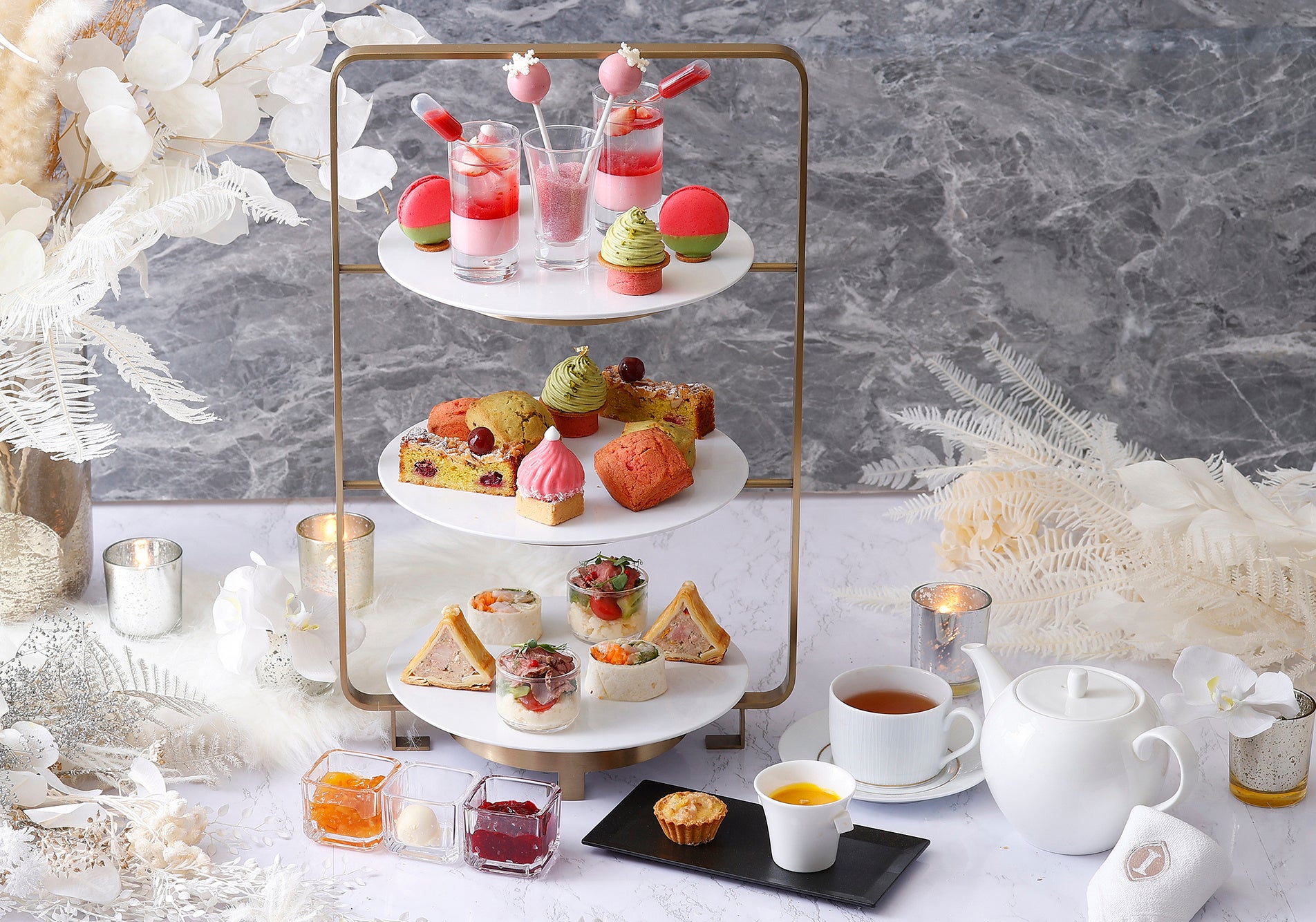 ルビーチョコレートとピスタチオをふんだんに使用したアフタヌーンティーを提供（ハドソンラウンジイメージ）