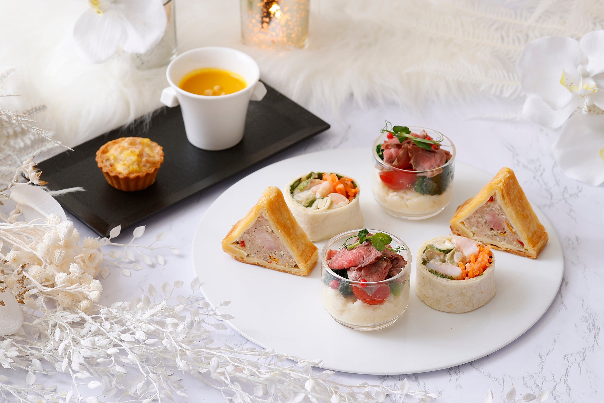 旬の食材を使ったセイボリーは隣接するフレンチレストランより提供