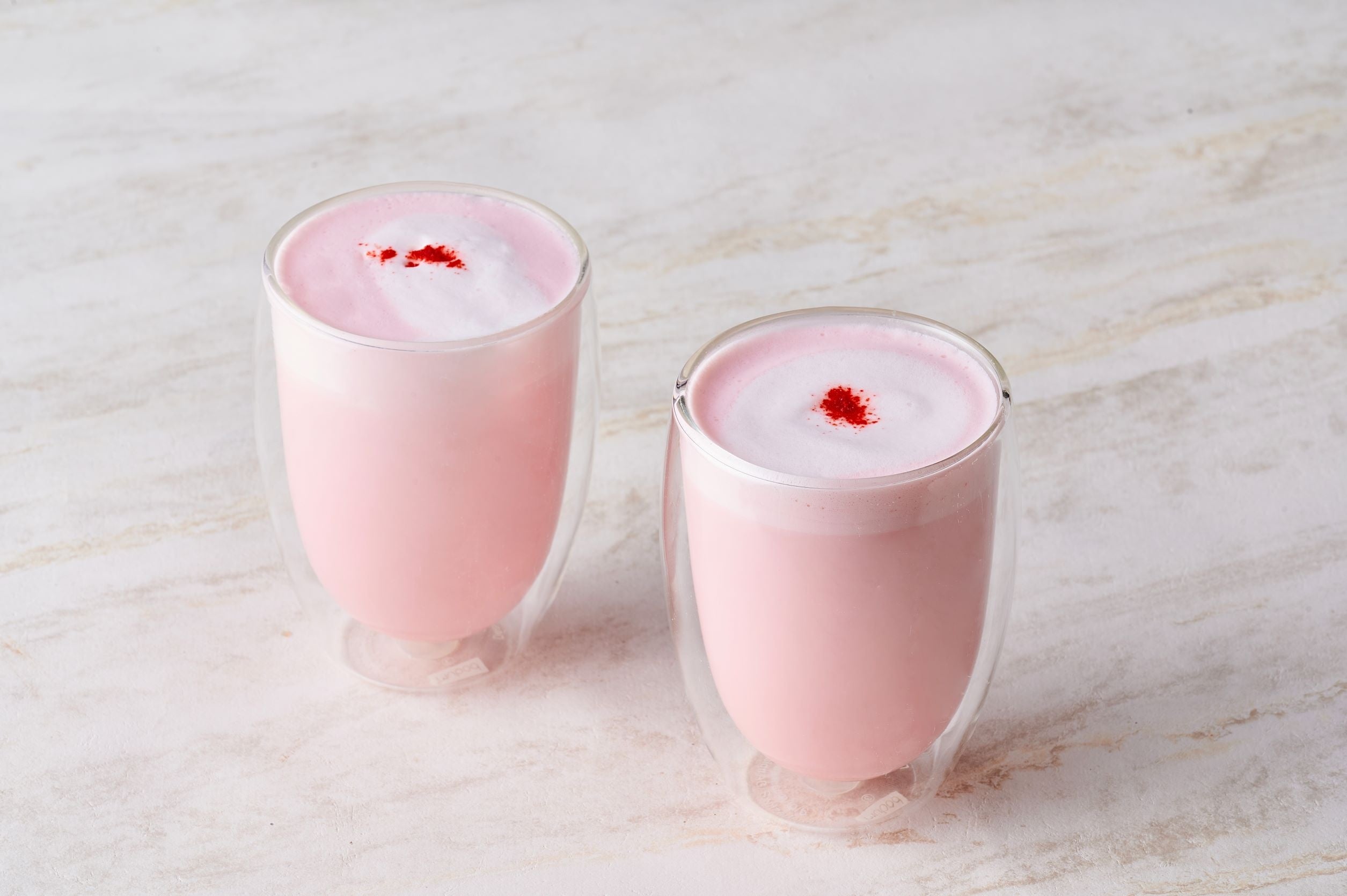 オプションドリンク（店内のみ）「ストロベリーホワイトチョコレート」¥880