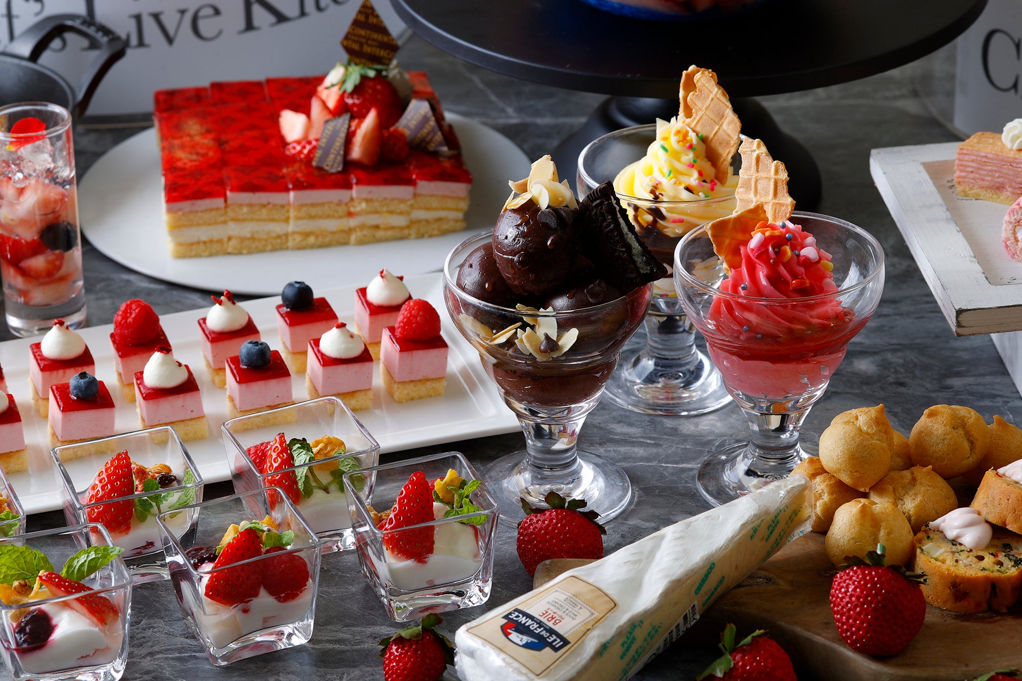 旬の苺をふんだんに使用したデザート