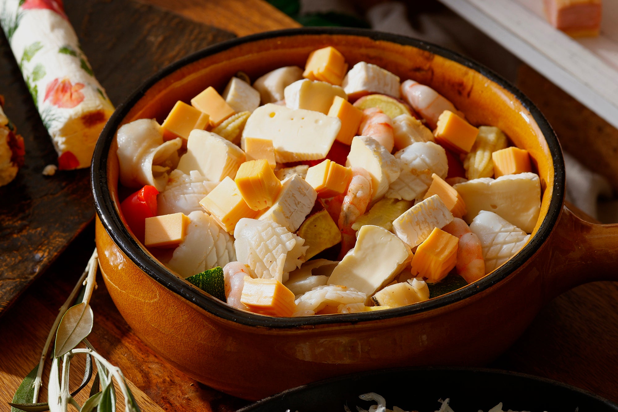 シーフードとチーズのアヒージョ