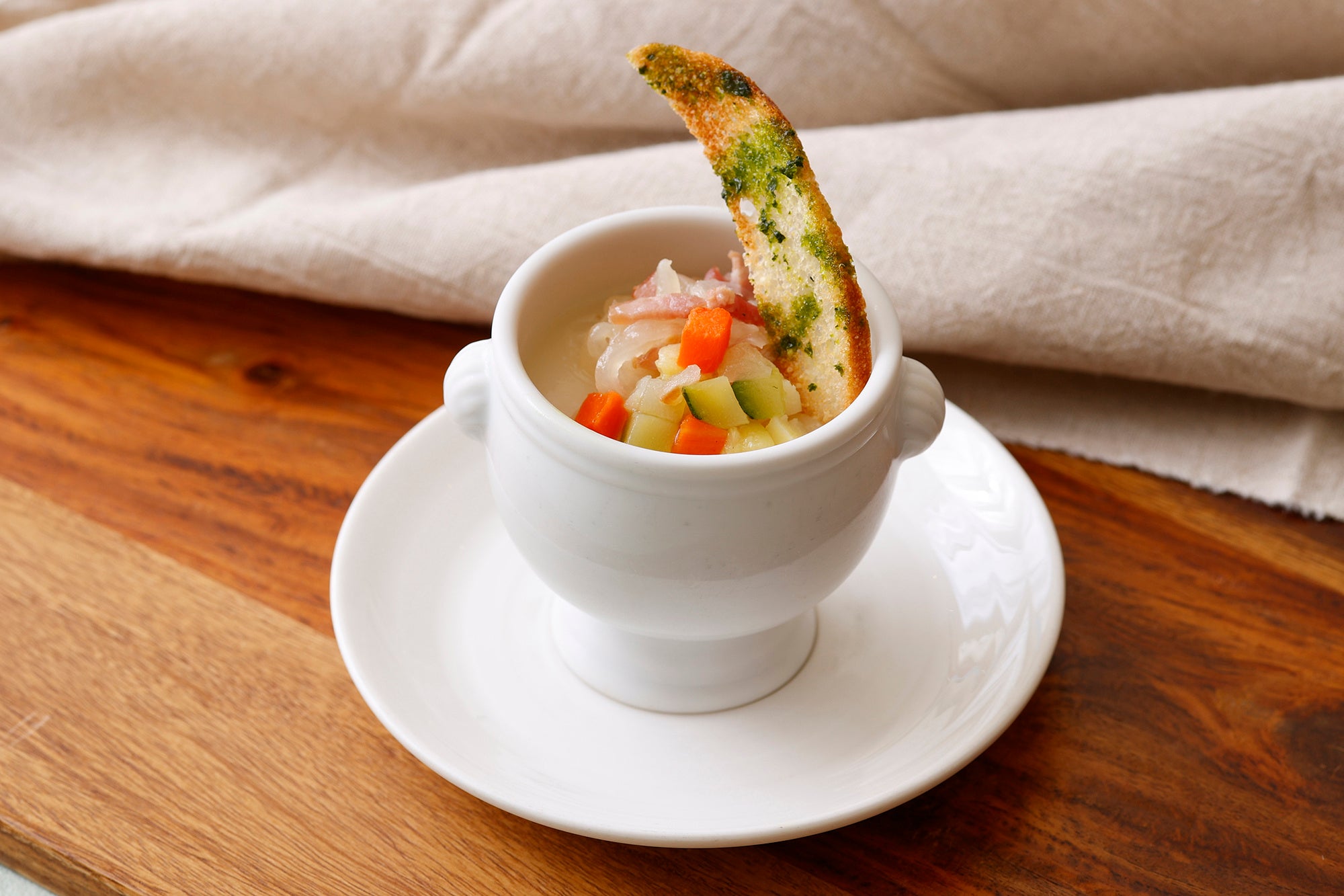 ファーストディッシュ ベーコンと野菜のクラムチャウダー風