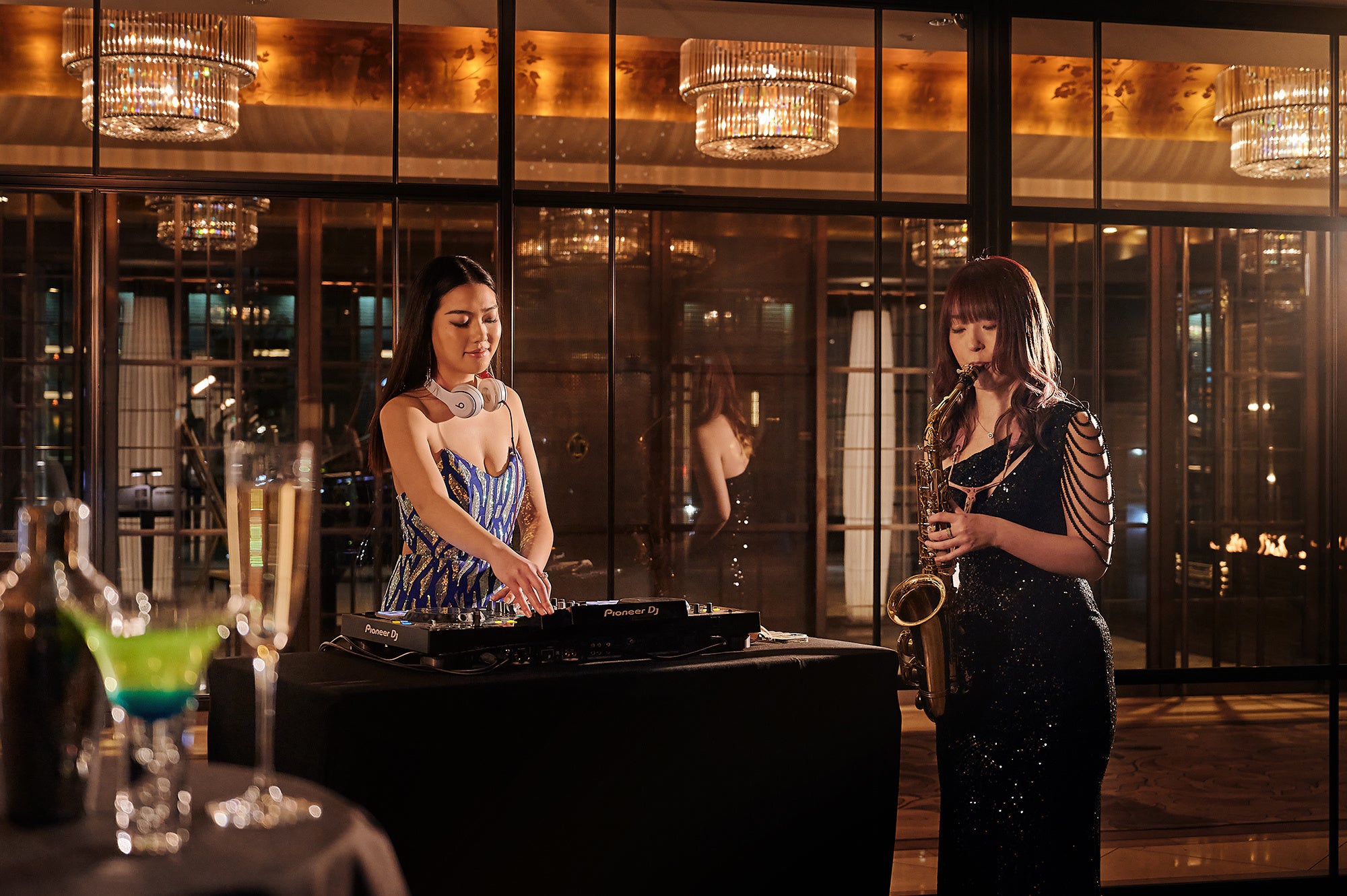 当面の間、毎週金曜日はDJ & サックス、土曜日はDJのライブパフォーマンスを実施