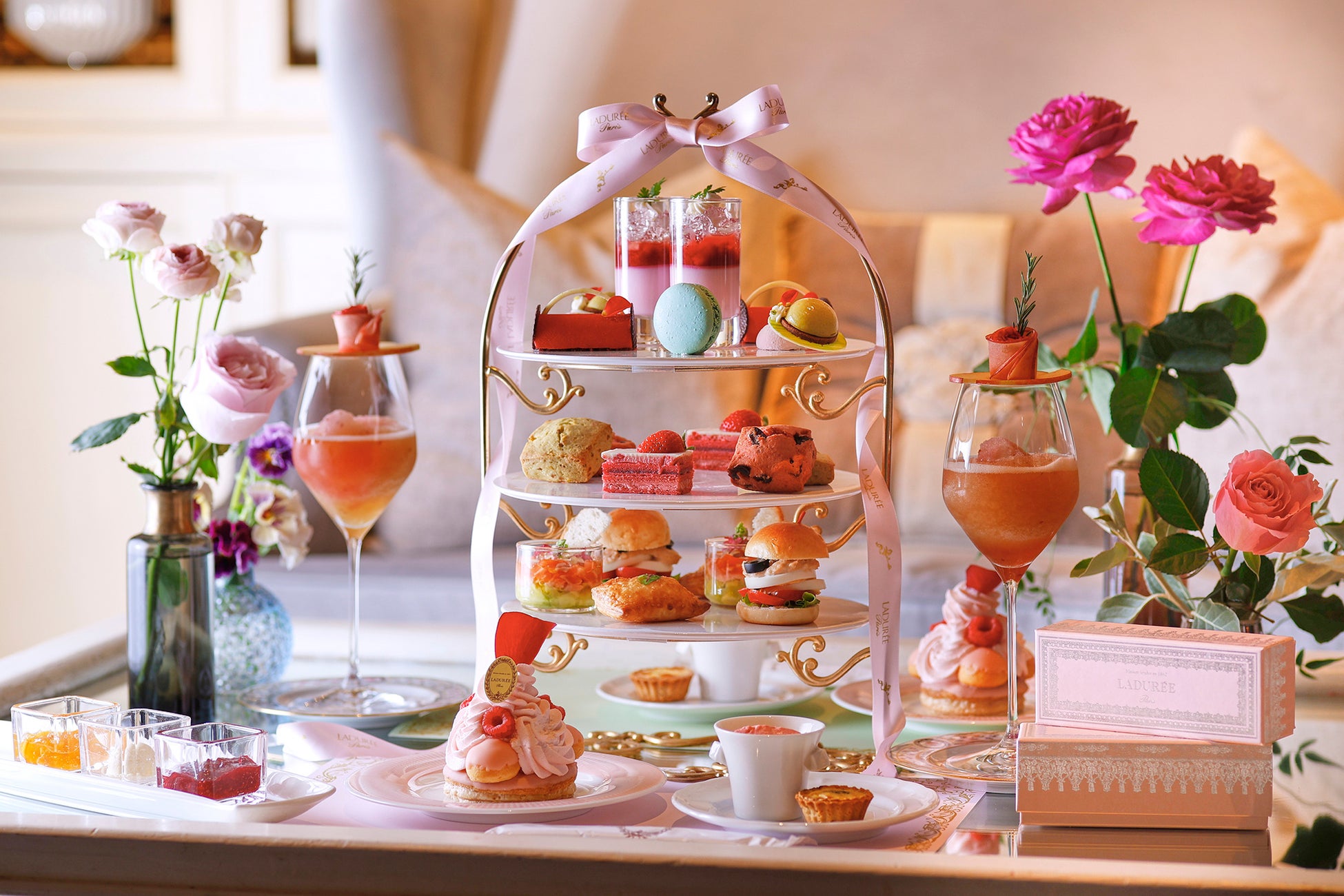 ストロベリーアフタヌーンティー with LADURÉE~マリー・アントワネットの世界~ | グルメプレス