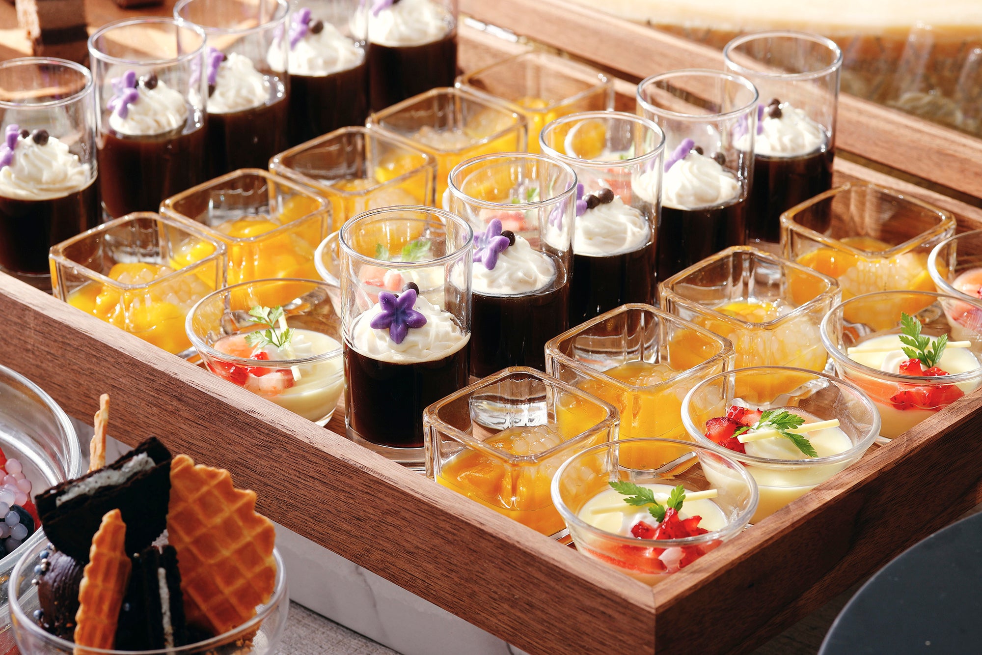 コーヒーゼリー、苺ムースなどのベリーヌ