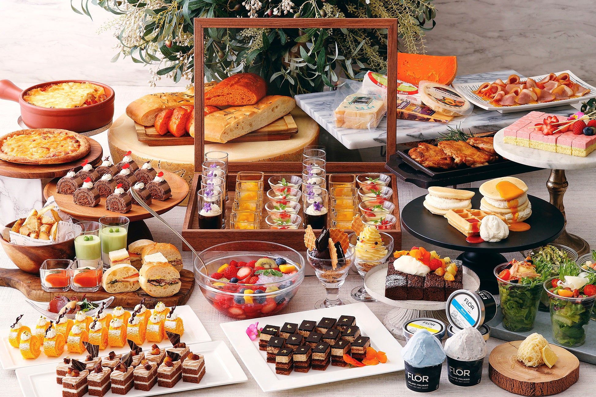 イタリアデザートの数々を堪能でき、ミニパンケーキやワッフルなどの定番スイーツや サラダ、サンドイッチ、カレーなどの軽食も充実したブッフェ