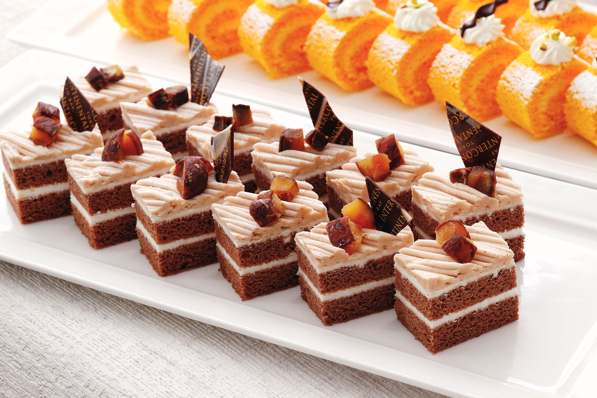 オレンジロールケーキとモンブランケーキ