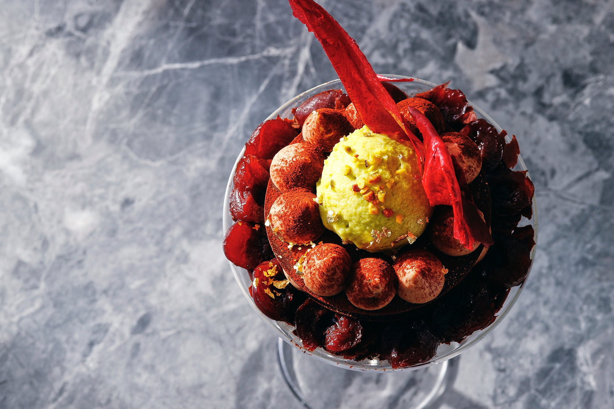 上品な味わいが楽しめる華やかなパフェ